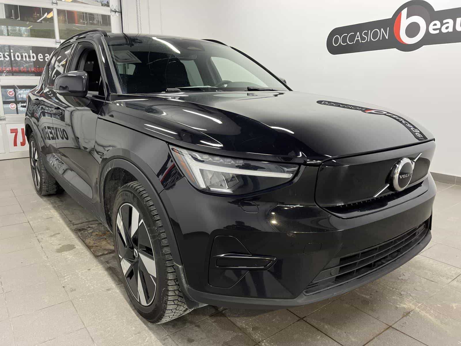 2024 Volvo XC40 Recharge TWIN Core - Image 6