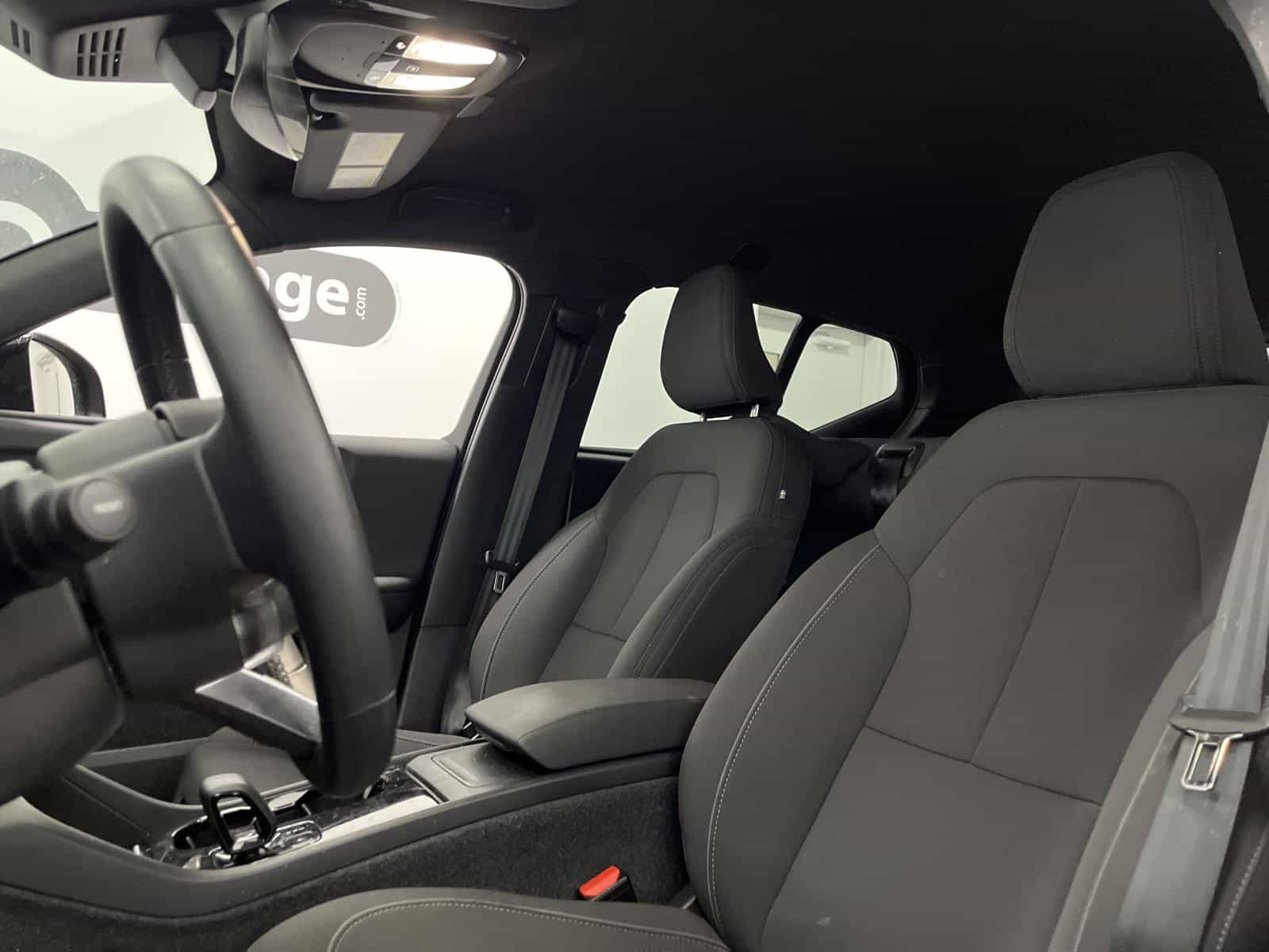 2024 Volvo XC40 Recharge TWIN Core - Image 8