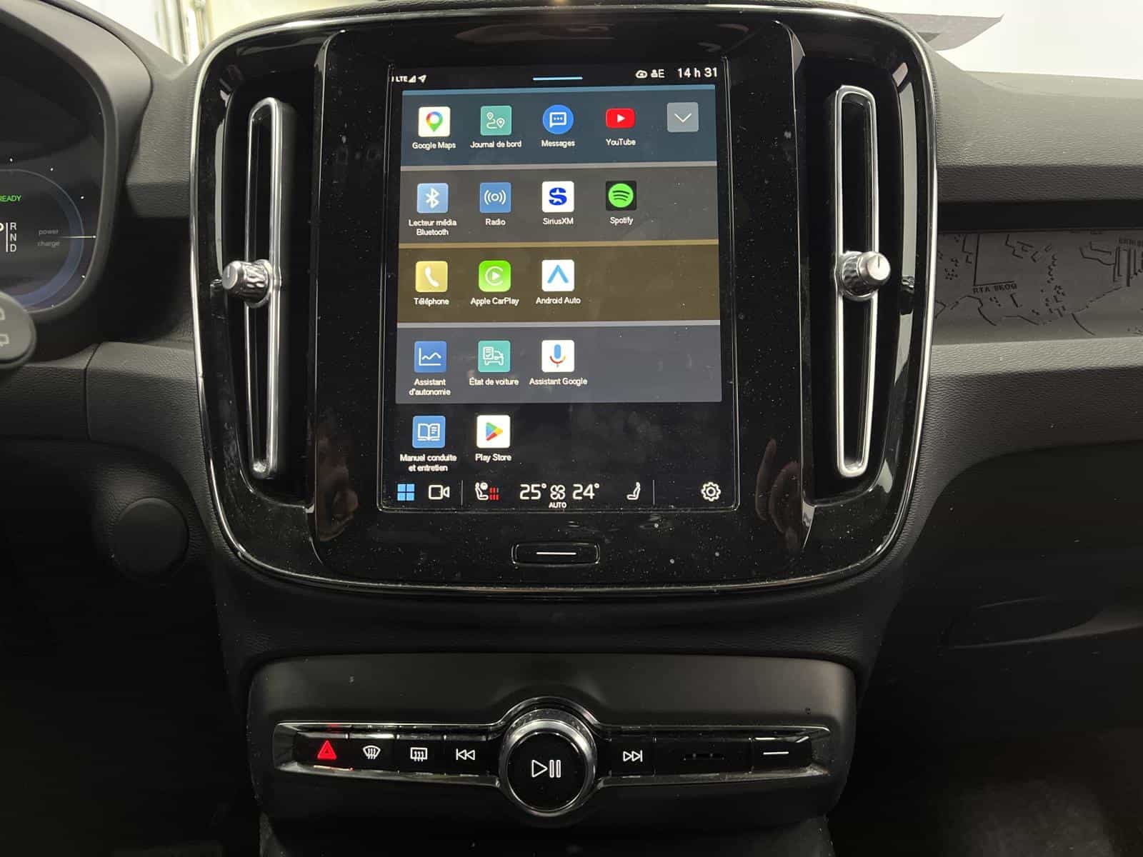 2024 Volvo XC40 Recharge TWIN Core - Image 15