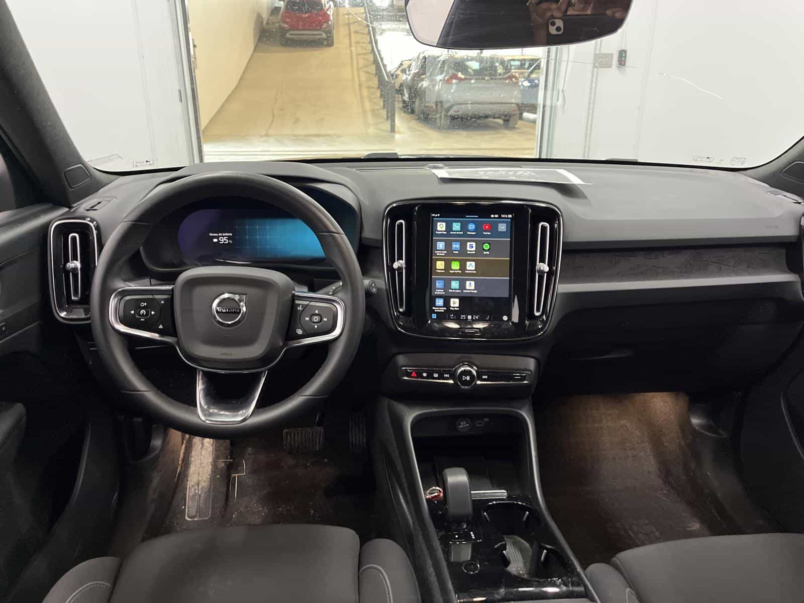 2024 Volvo XC40 Recharge TWIN Core - Image 17