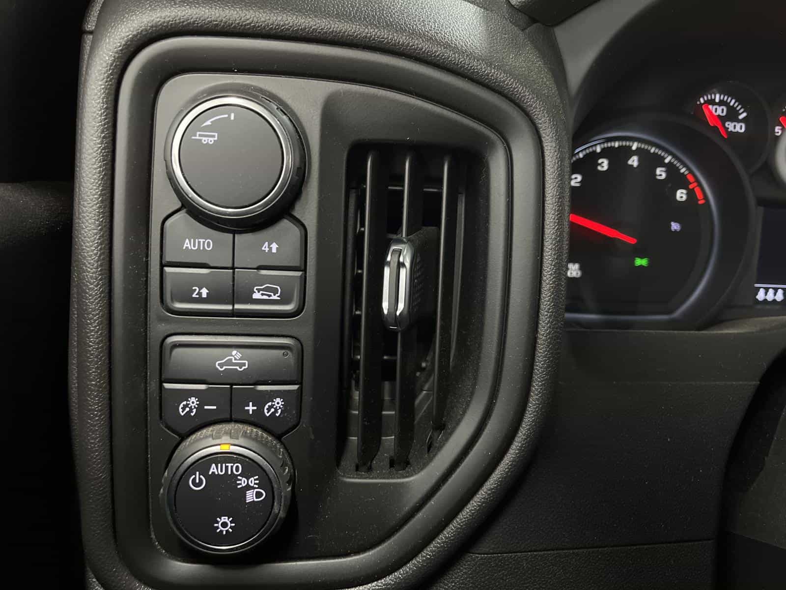 Image 14 Chevrolet Silverado 1500 Custom 2024