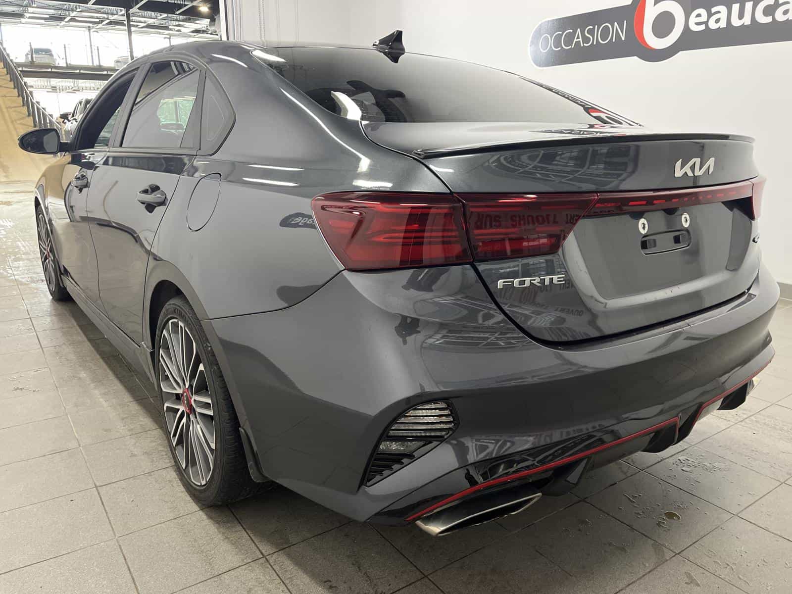 Image 3 Kia Forte GT Limited 2022