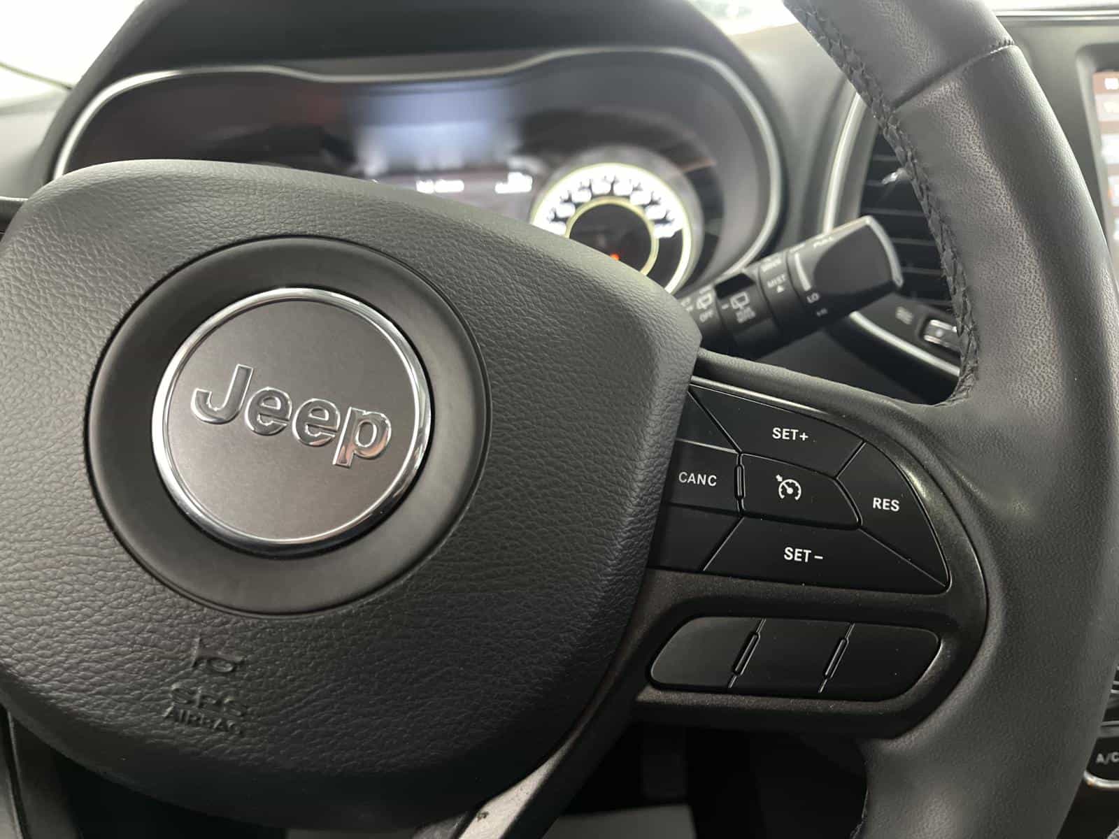 2022 Jeep Cherokee Trailhawk - Image 17