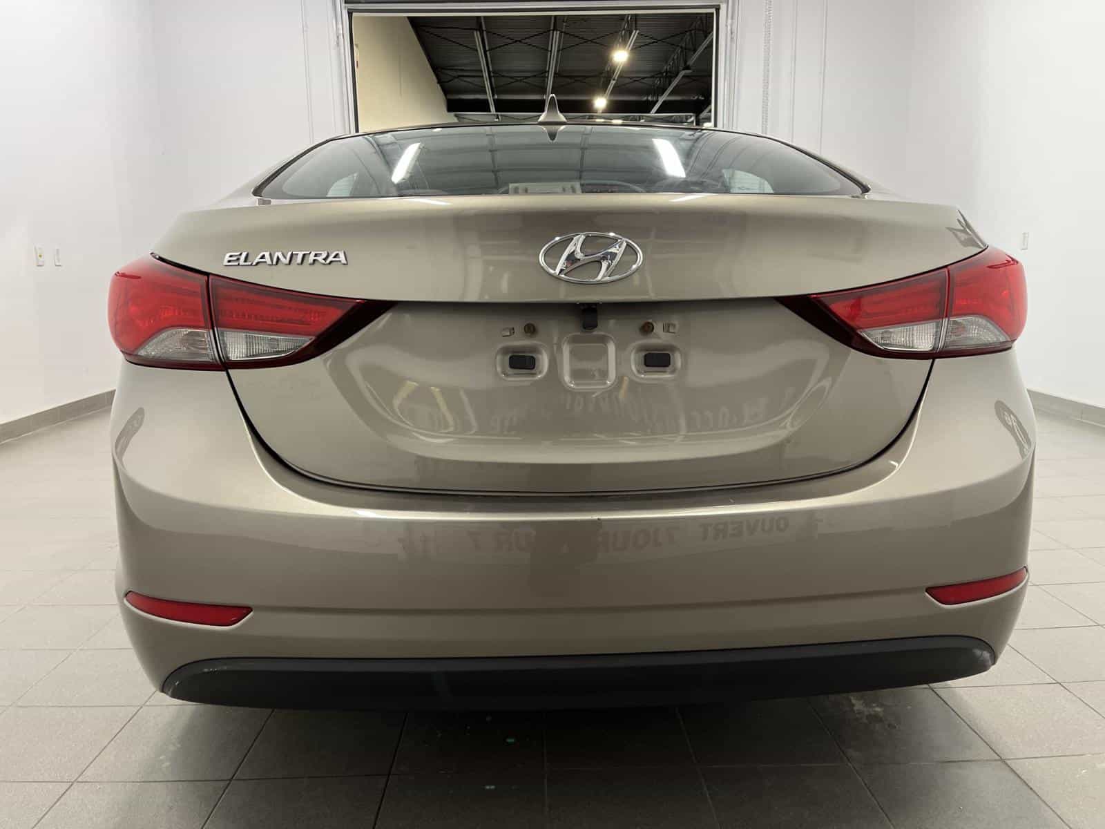 Image 4 Hyundai Elantra GL 2015