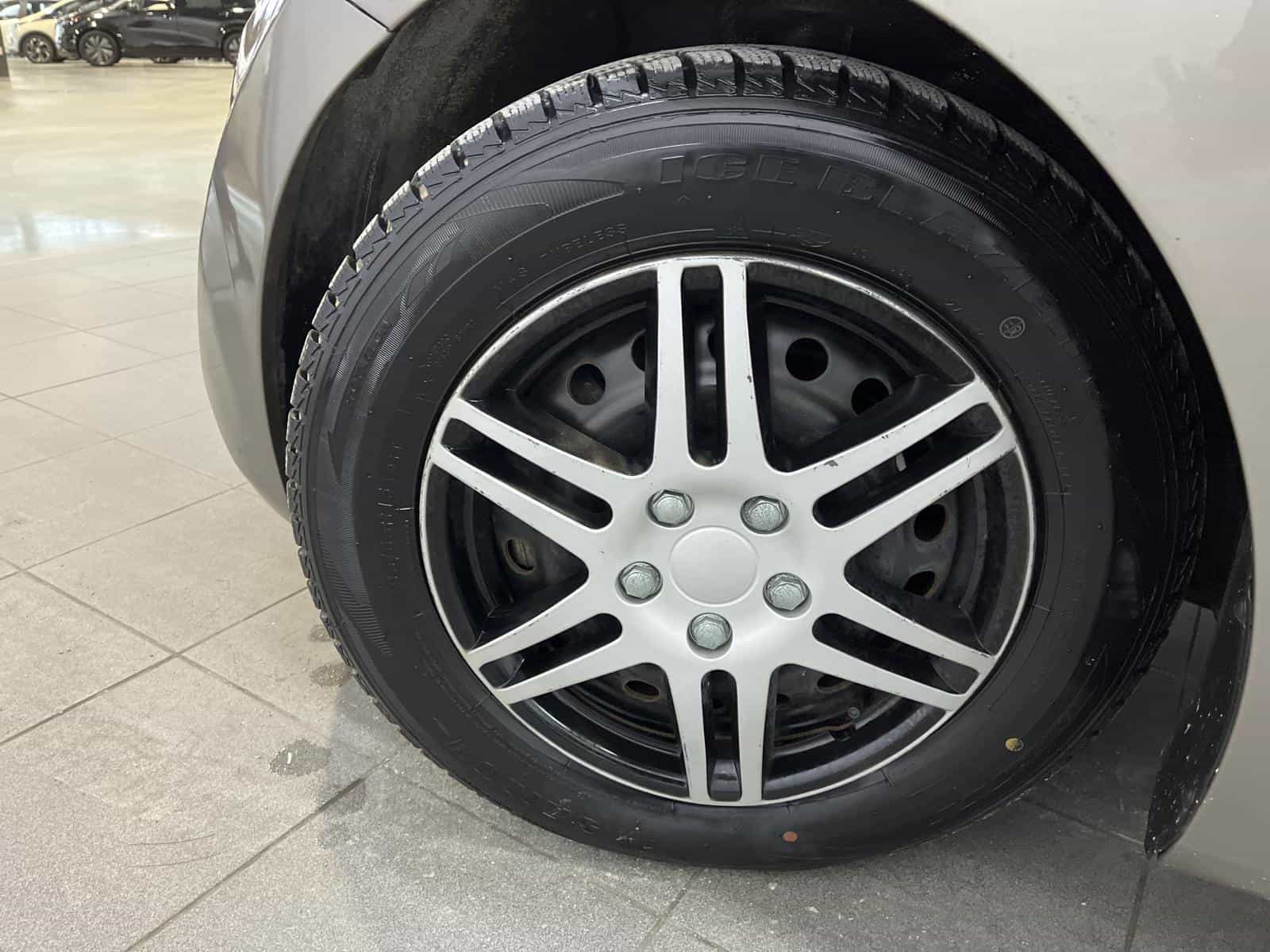 Image 21 Hyundai Elantra GL 2015