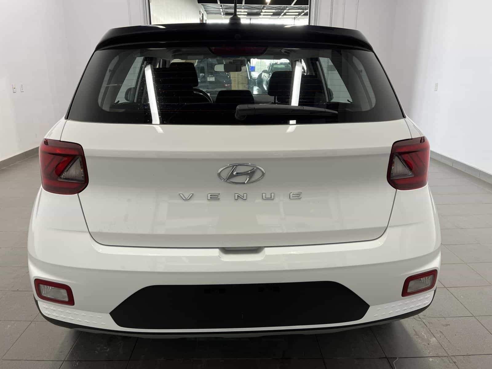 2025 Hyundai Venue Essential - Image 4