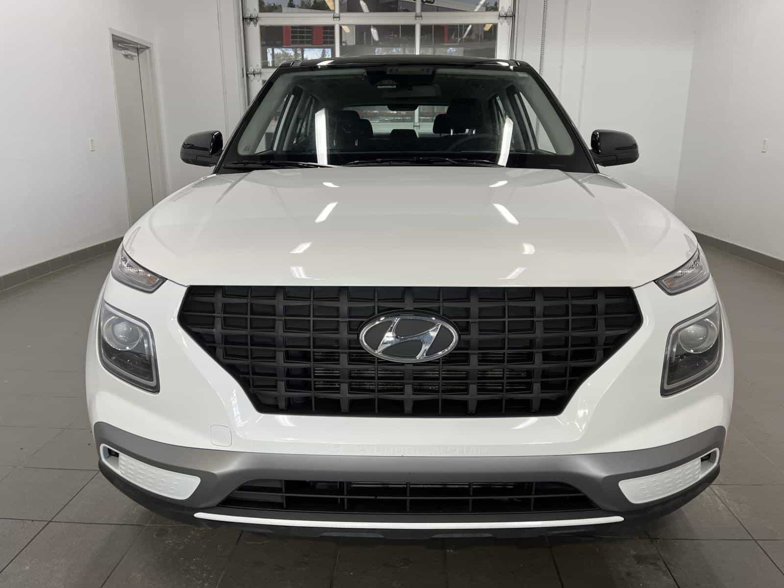 2025 Hyundai Venue Essential - Image 7