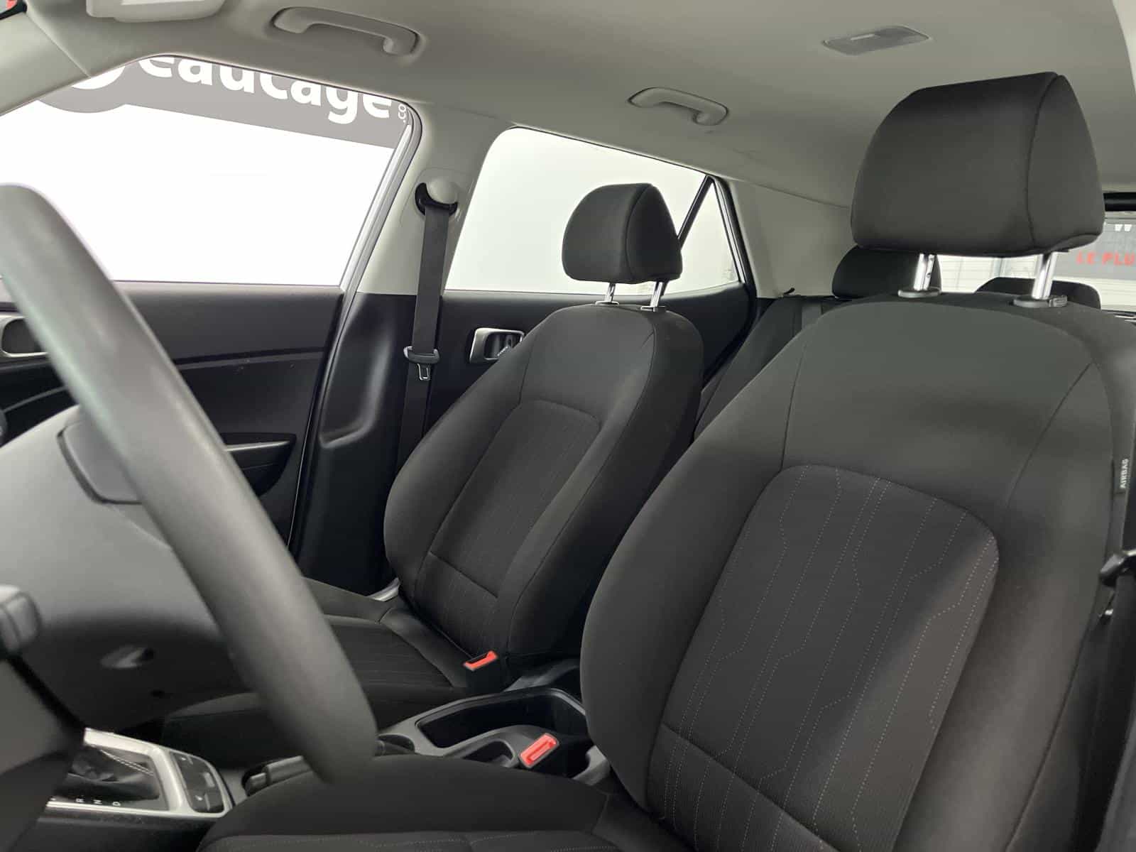 2025 Hyundai Venue Essential - Image 8