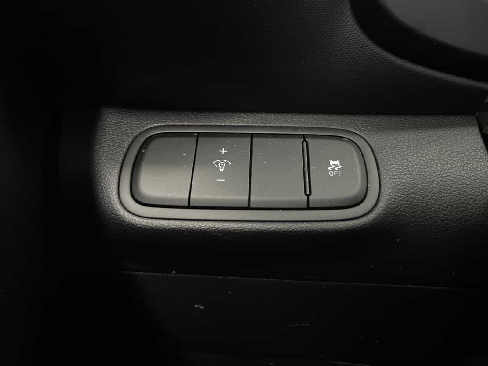 2025 Hyundai Venue Essential - Image 12