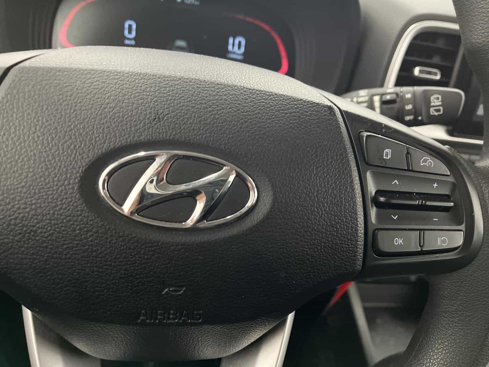 2025 Hyundai Venue Essential - Image 15