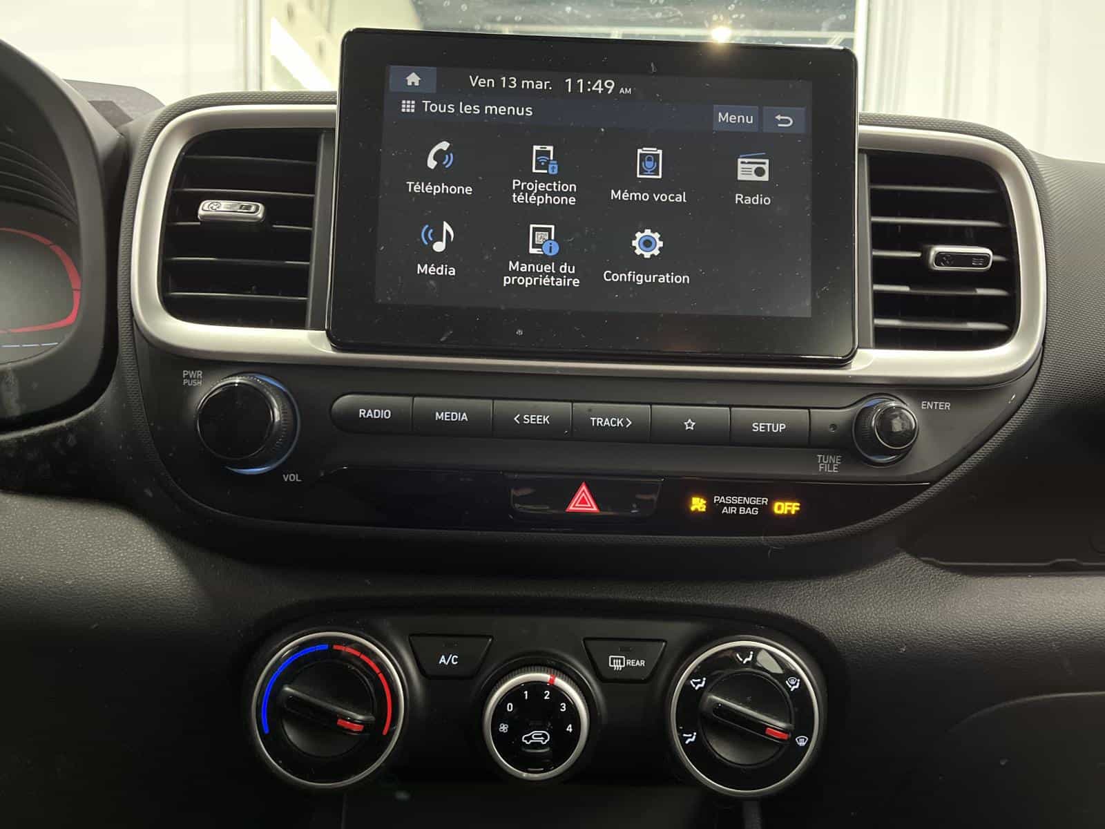 2025 Hyundai Venue Essential - Image 17