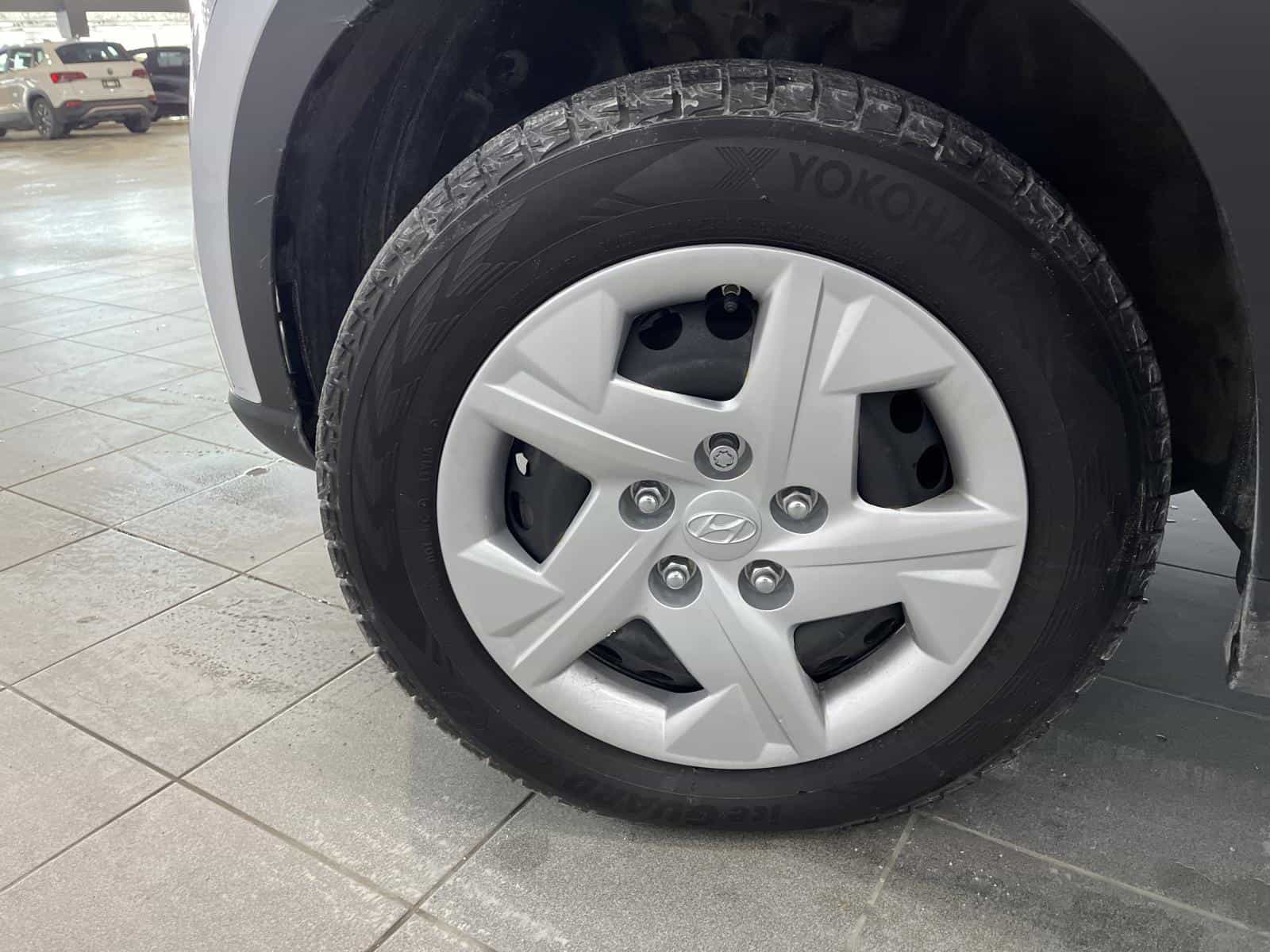 2025 Hyundai Venue Essential - Image 21