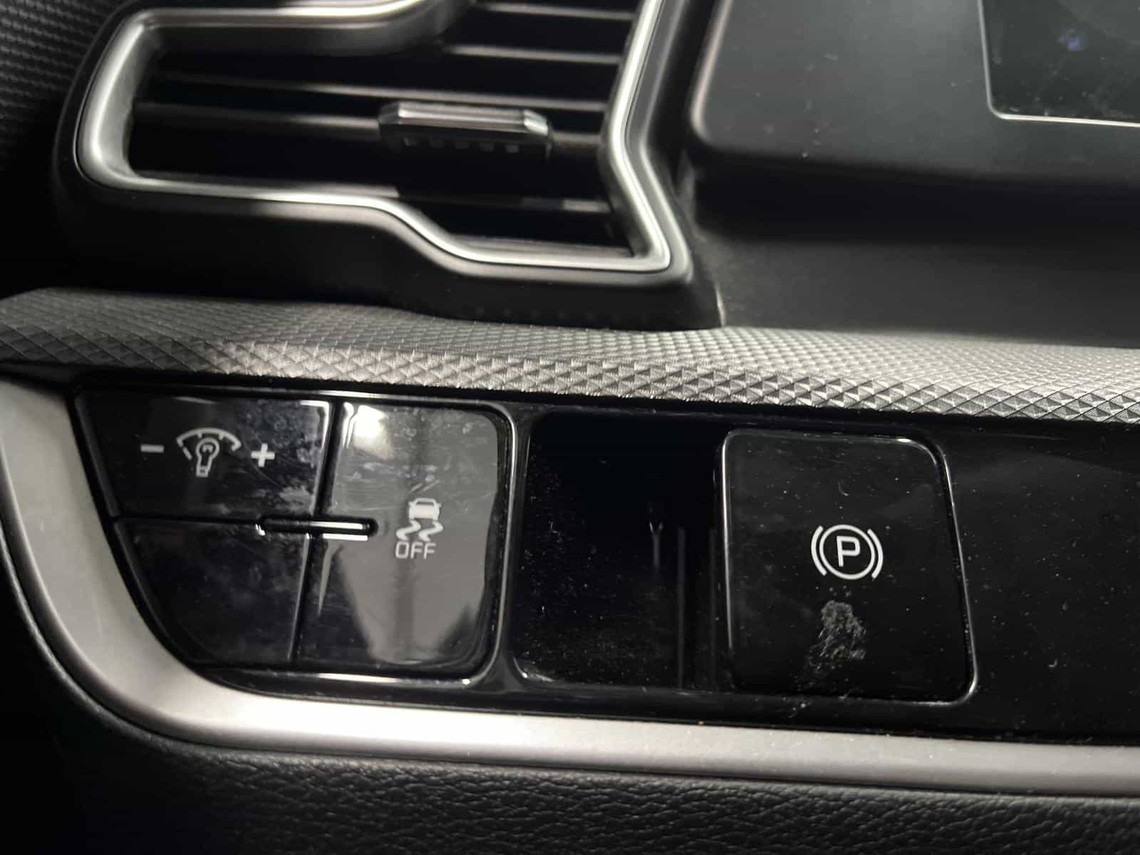 2023 Kia Sportage LX - Image 12