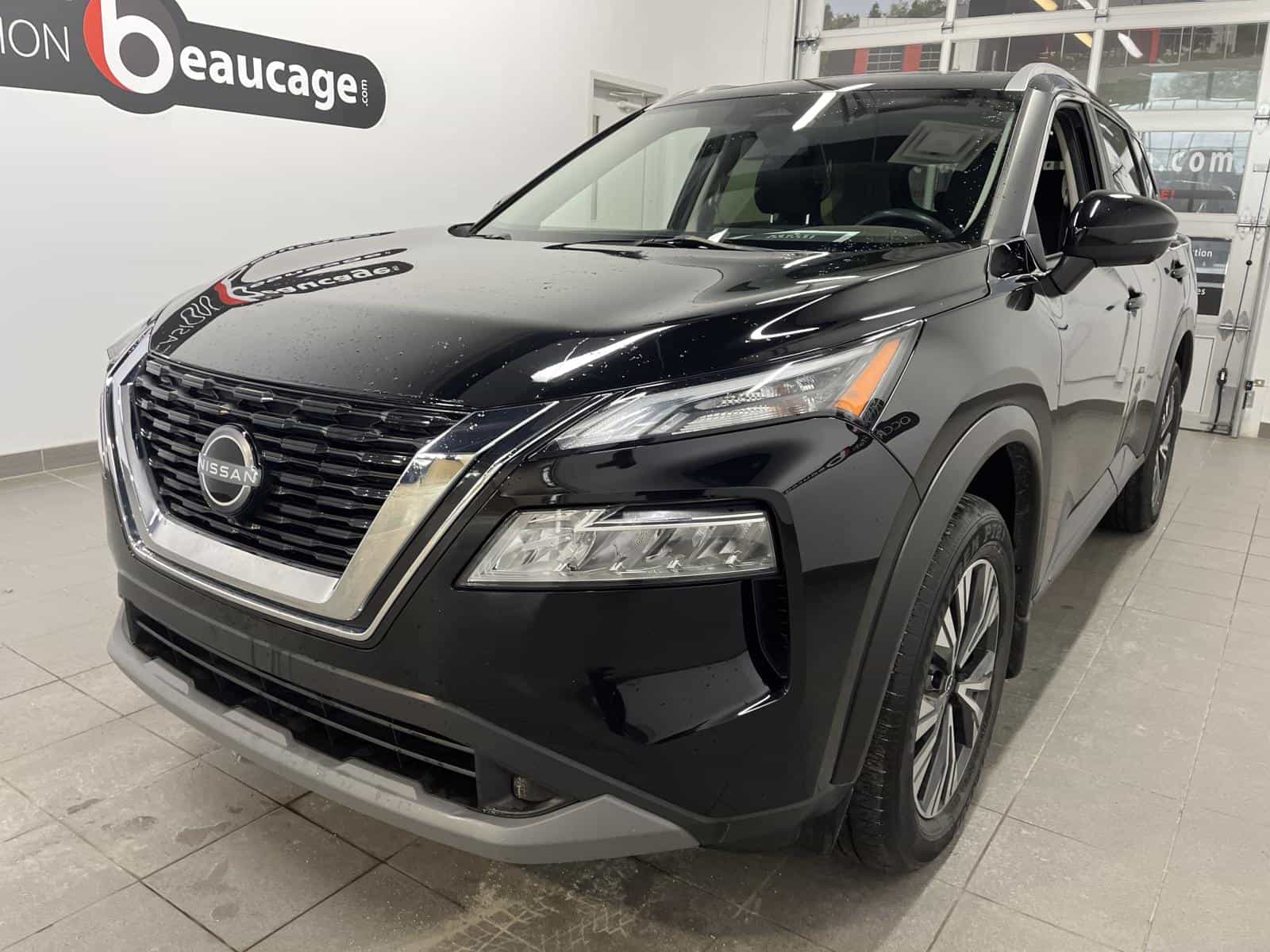 2023 Nissan Rogue SV Moonroof - Image 1