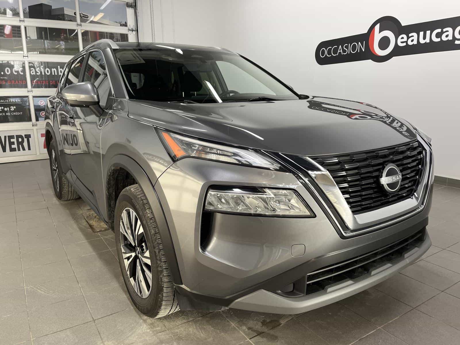 2023 Nissan Rogue SV Moonroof - Image 6