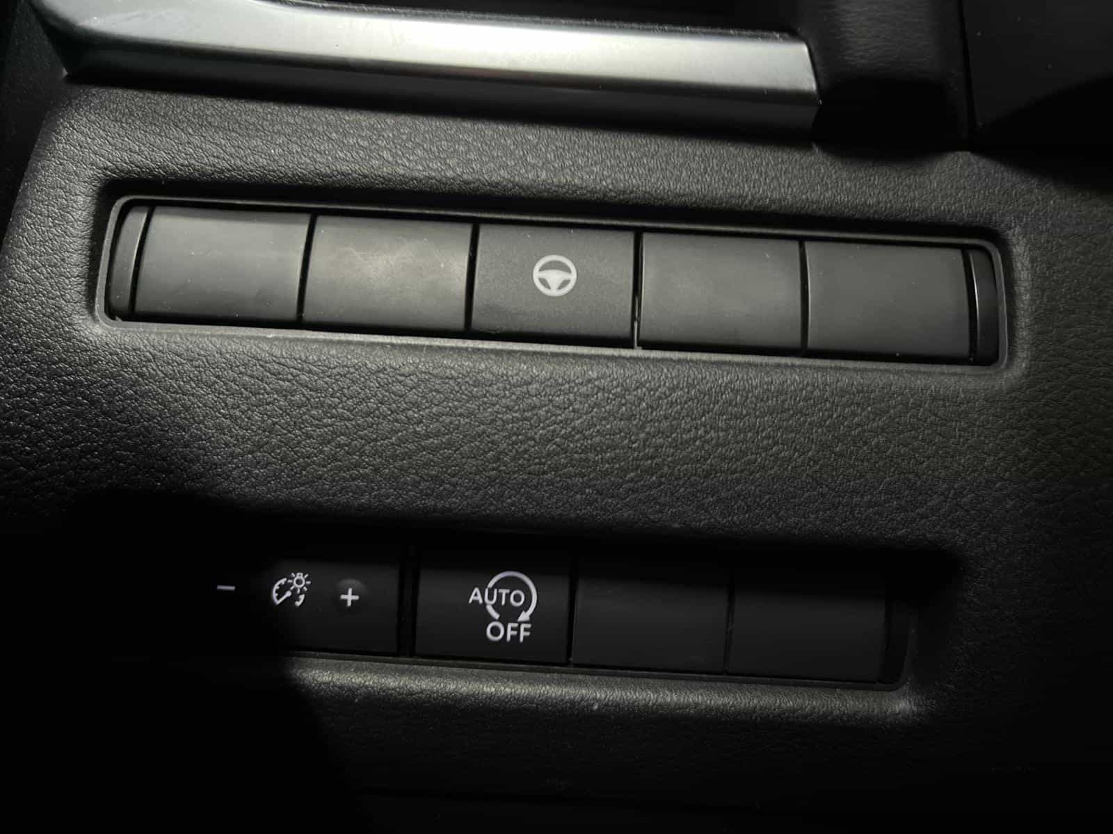 2023 Nissan Rogue SV Moonroof - Image 14