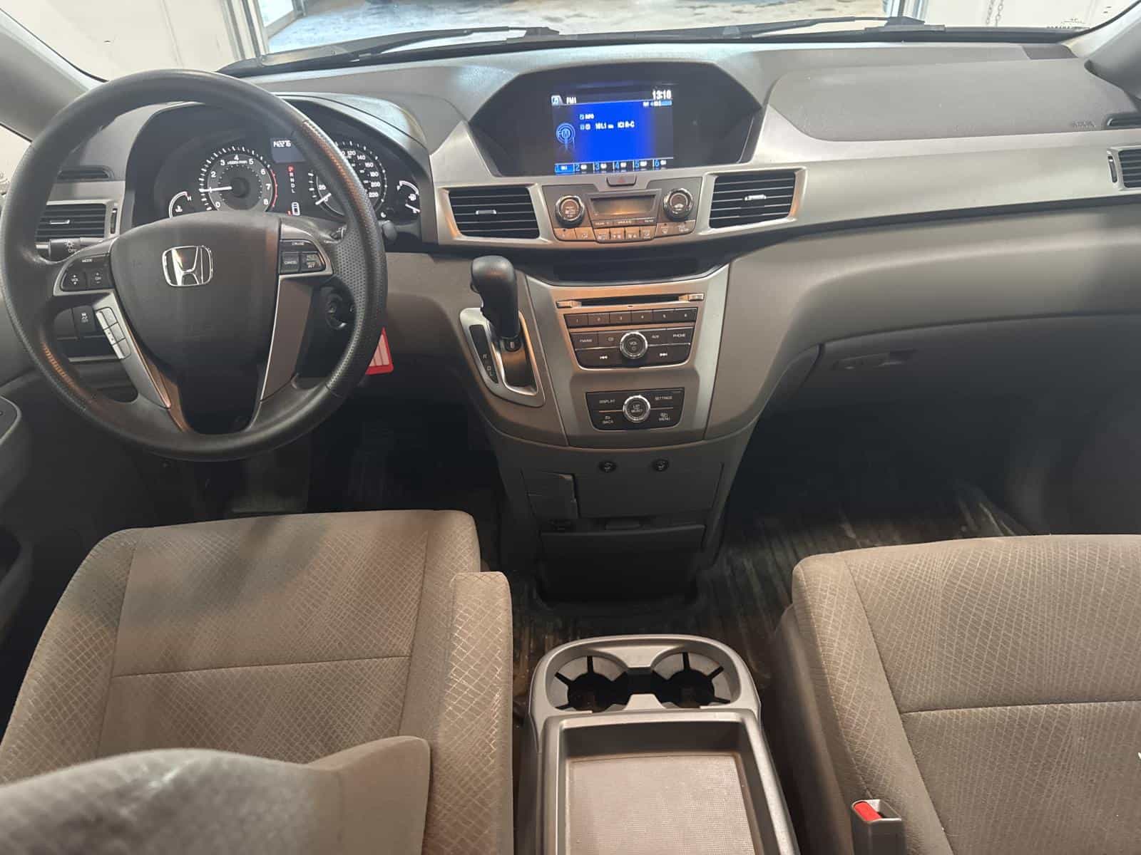 2015 Honda Odyssey SE - Image 14