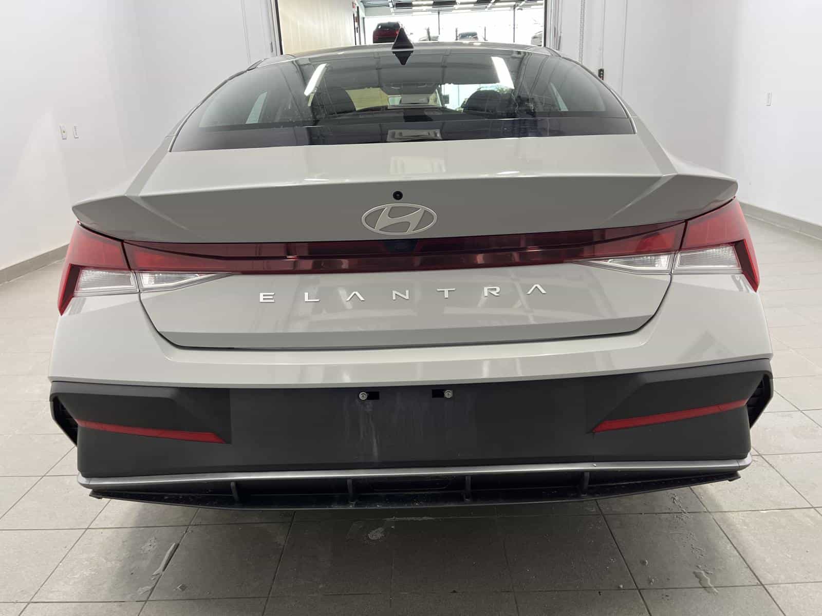 Image 4 Hyundai Elantra Preferred 2024