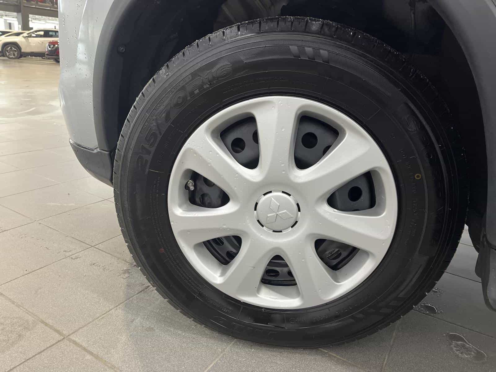 Image 20 Mitsubishi RVR ES 2024