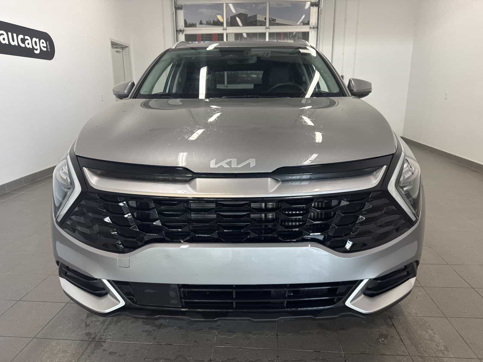 2023 Kia Sportage EX Hybrid - Image 2