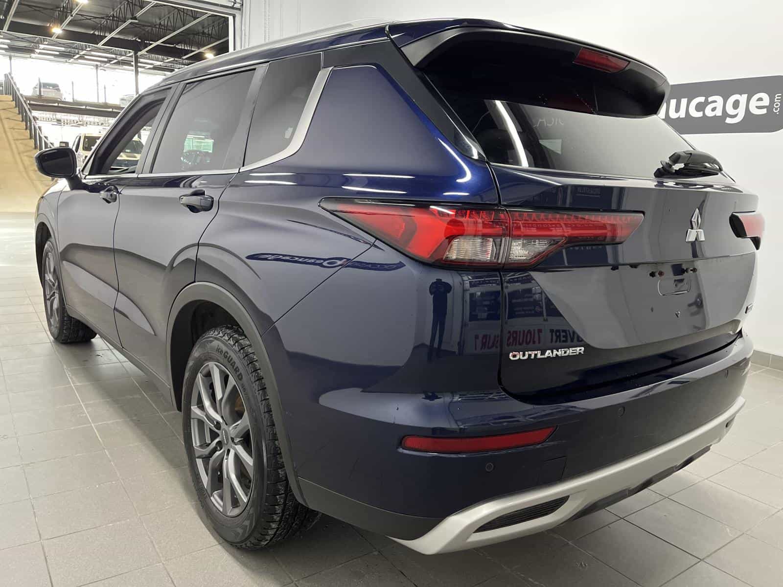 Image 2 Mitsubishi Outlander SE 2023