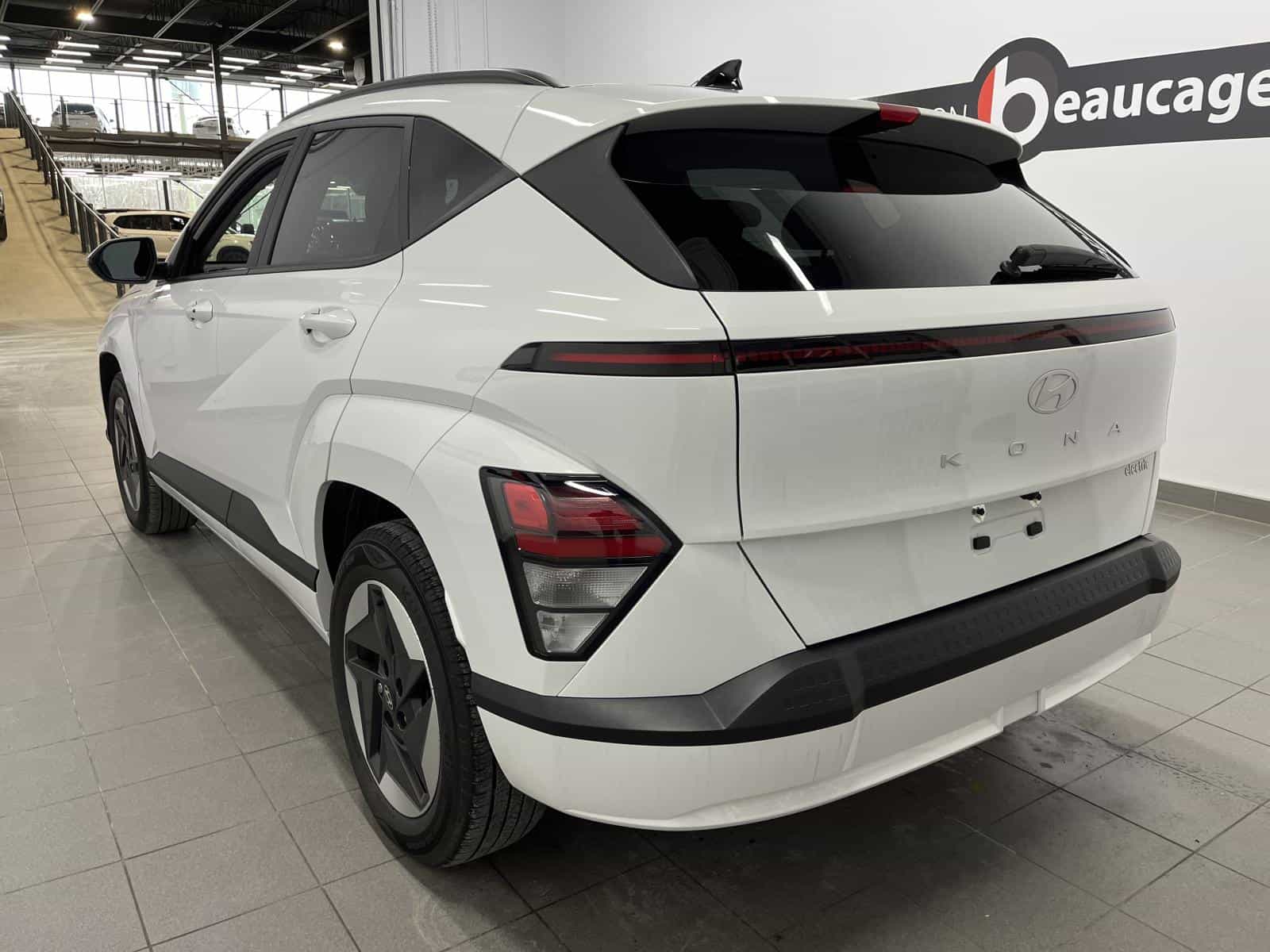 2025 Hyundai Kona EV Preferred - Image 3