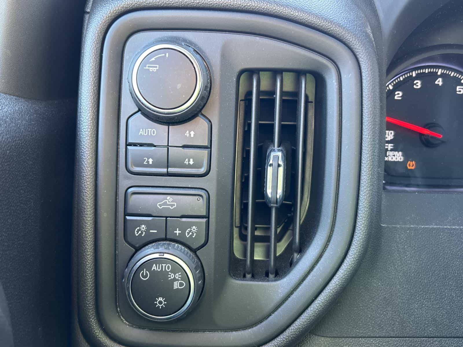 Image 13 Chevrolet Silverado 1500 Custom Trail Boss 2024