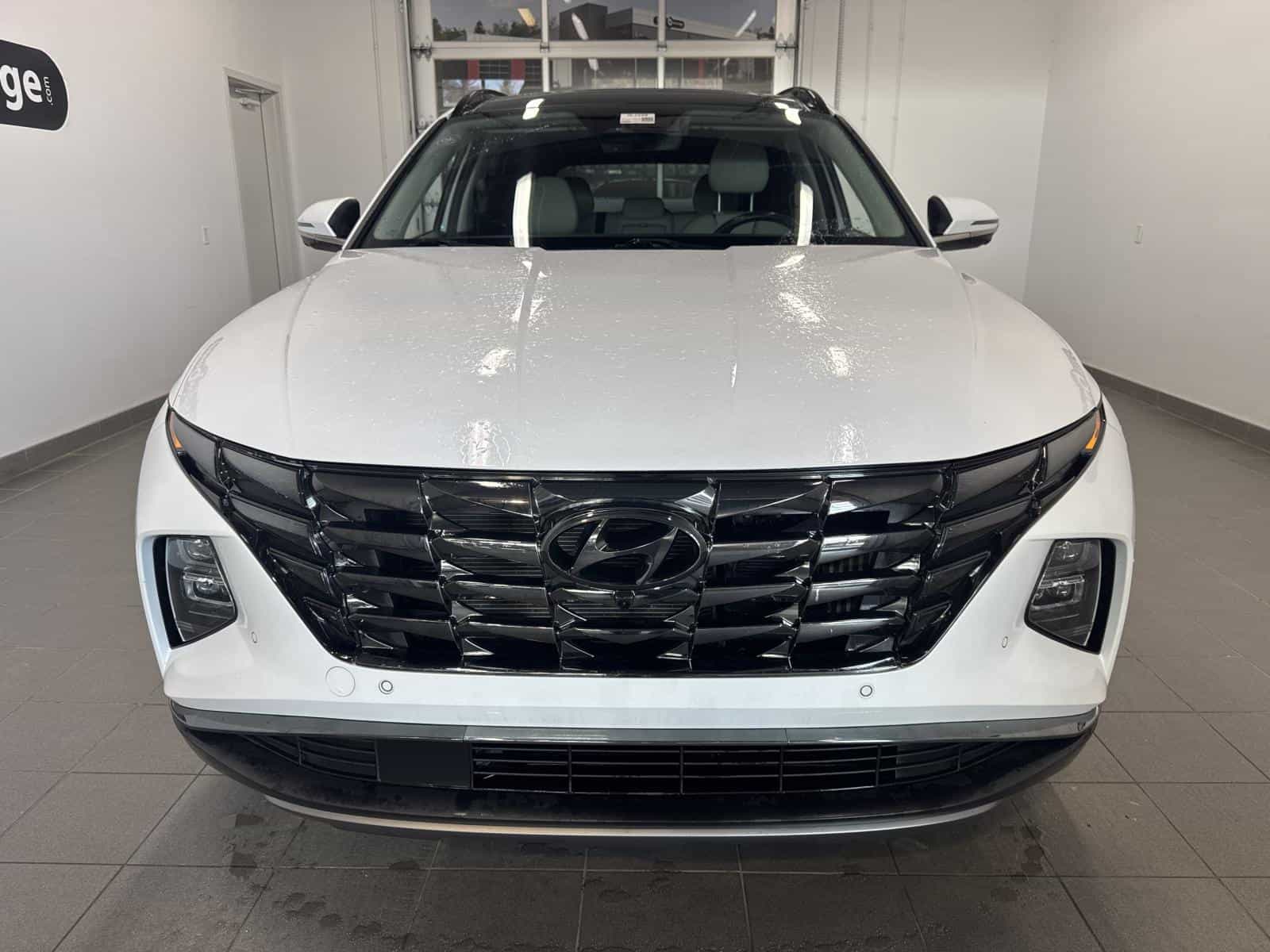 2022 Hyundai Tucson Luxury Hybrid - Image 2