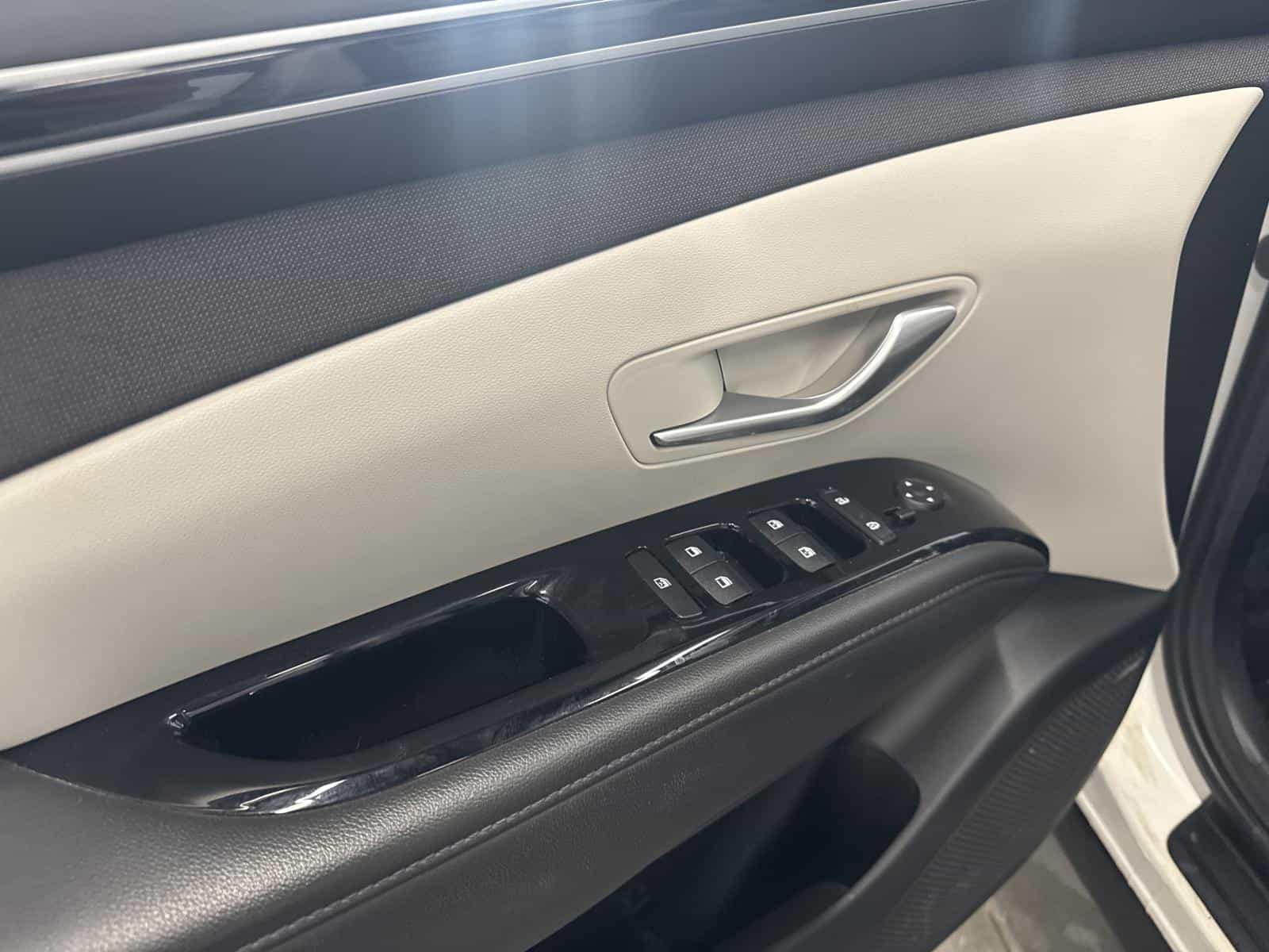 2022 Hyundai Tucson Luxury Hybrid - Image 8