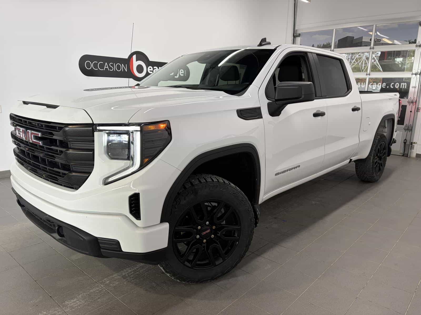 Image 1 GMC Sierra 1500 Pro 2024