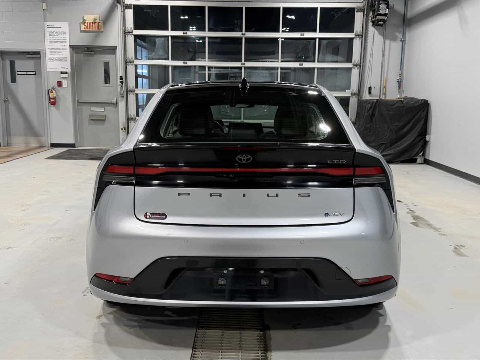 2023 Toyota Prius Limited - Image 5