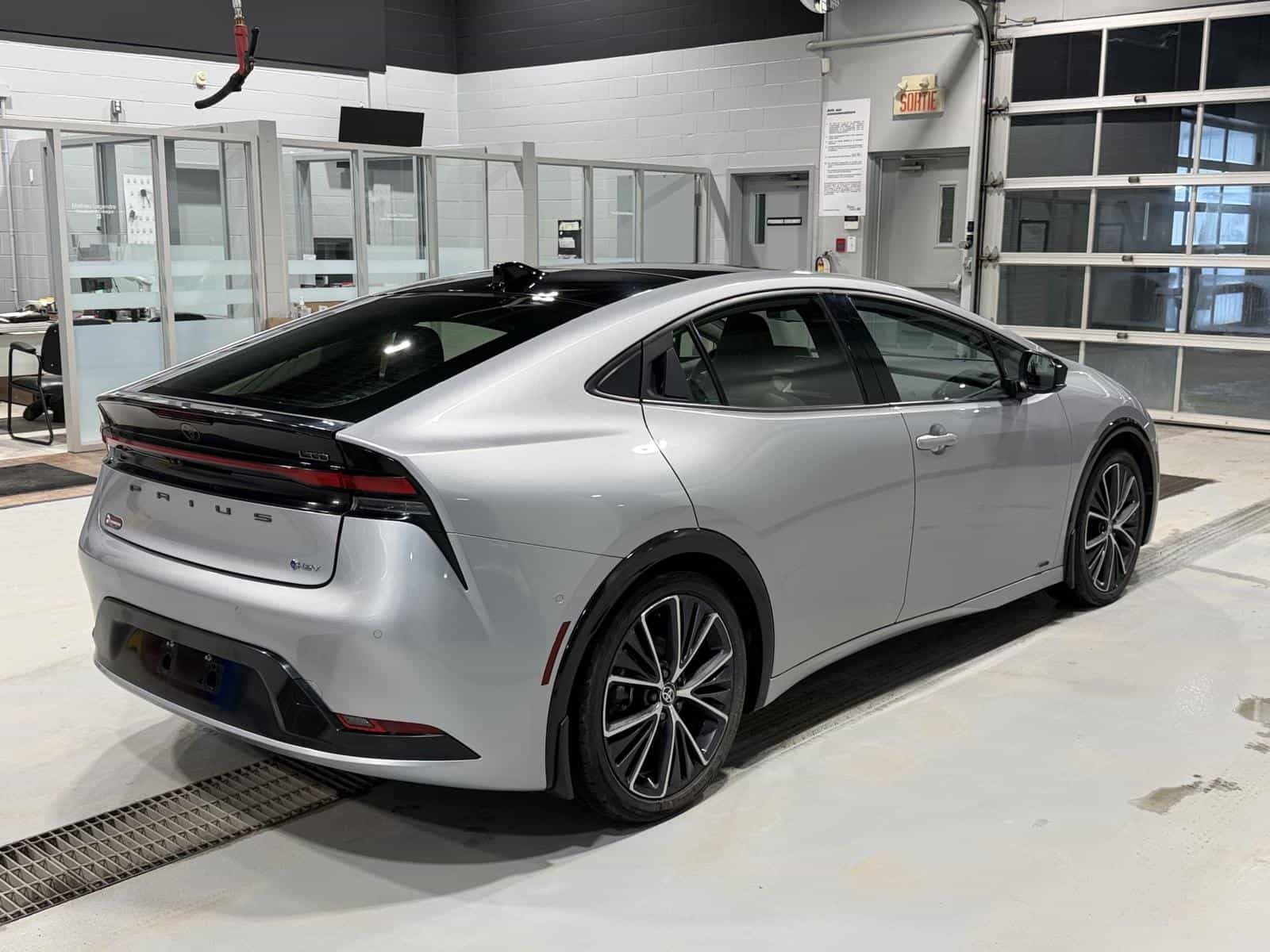 2023 Toyota Prius Limited - Image 6