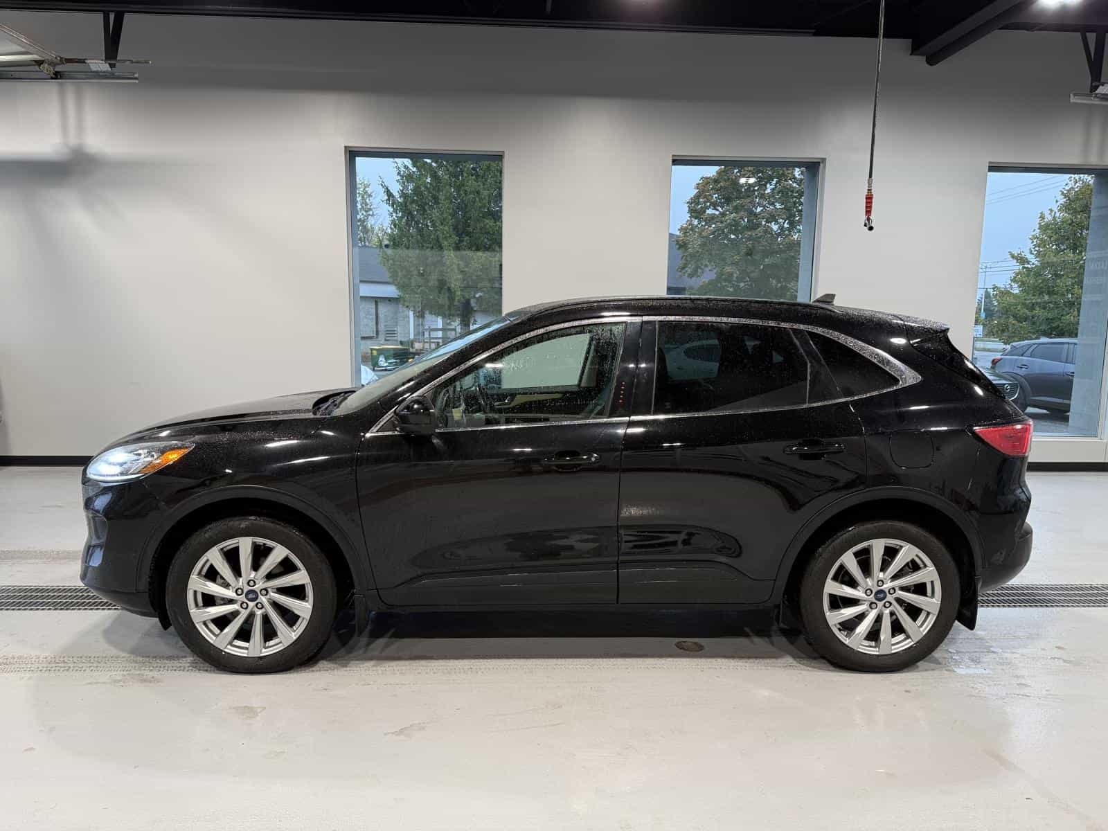 Image 3 Ford Escape Titanium Hybrid 2021