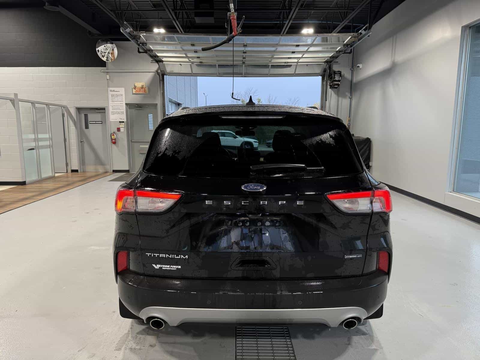 2021 Ford Escape Titanium Hybrid - Image 5