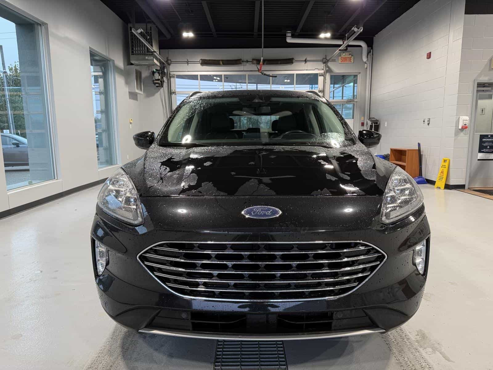 2021 Ford Escape Titanium Hybrid - Image 7