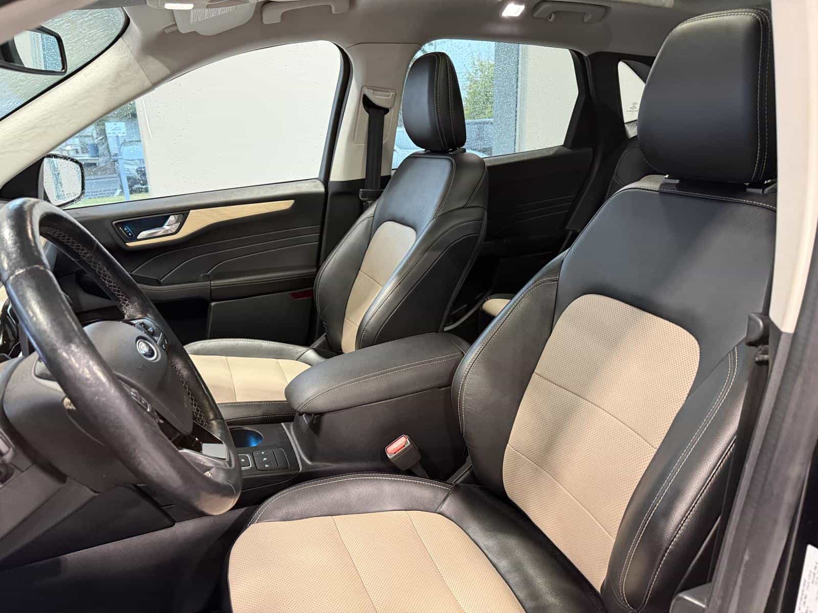 2021 Ford Escape Titanium Hybrid - Image 10