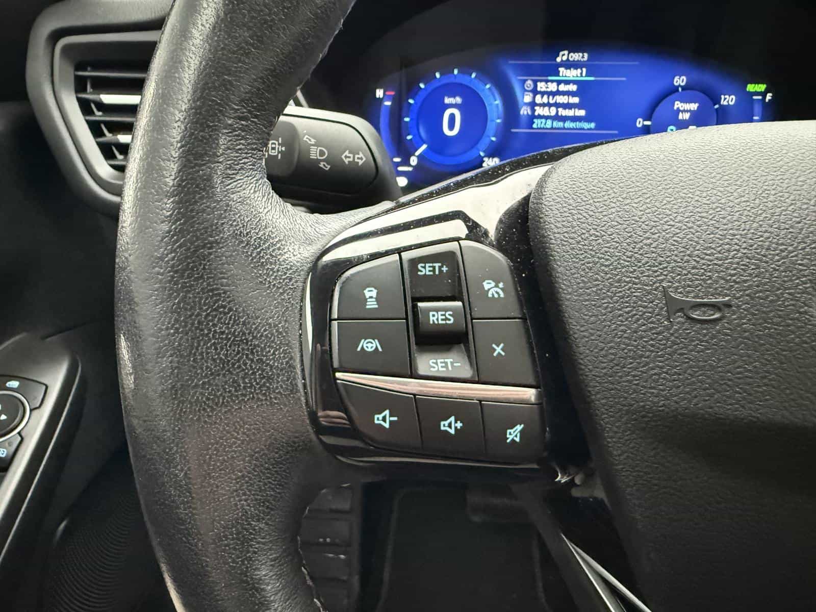 2021 Ford Escape Titanium Hybrid - Image 15