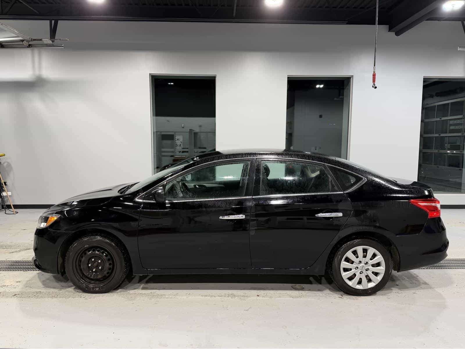 Image 3 Nissan Sentra S 2019