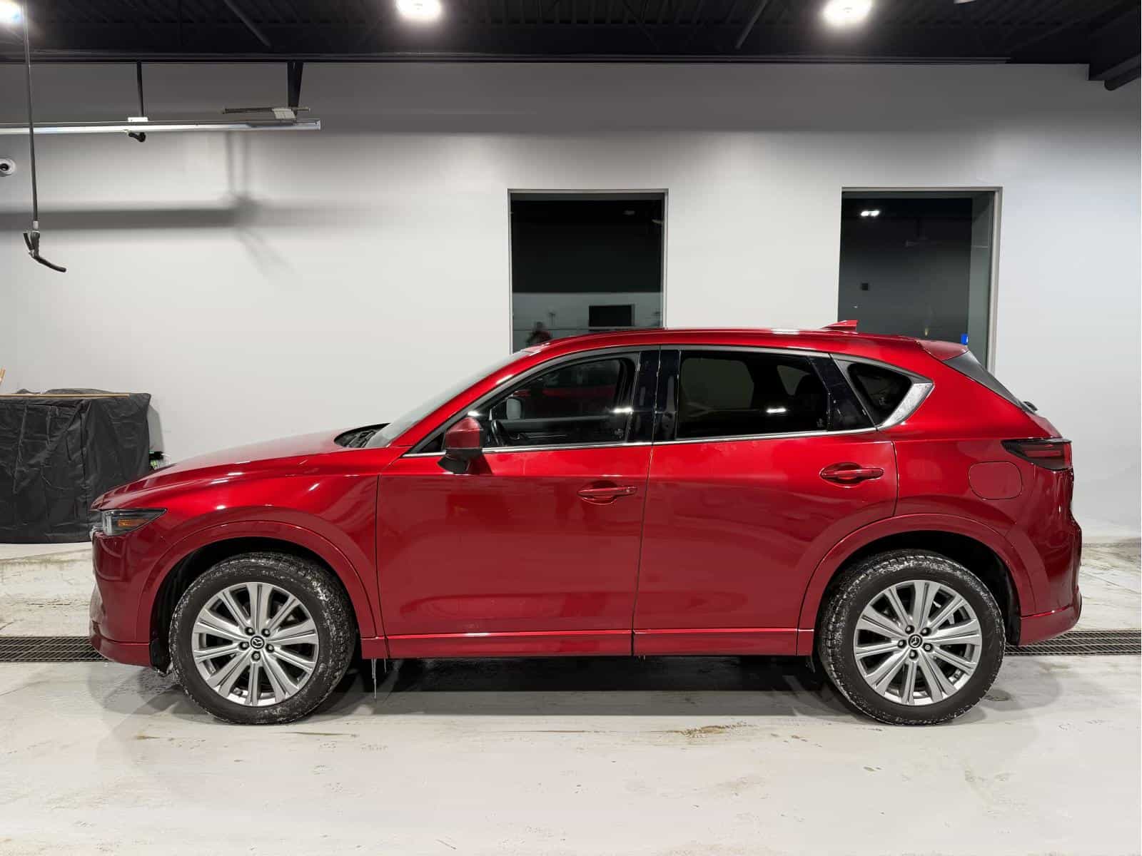 2022 Mazda CX-5 Signature - Image 3