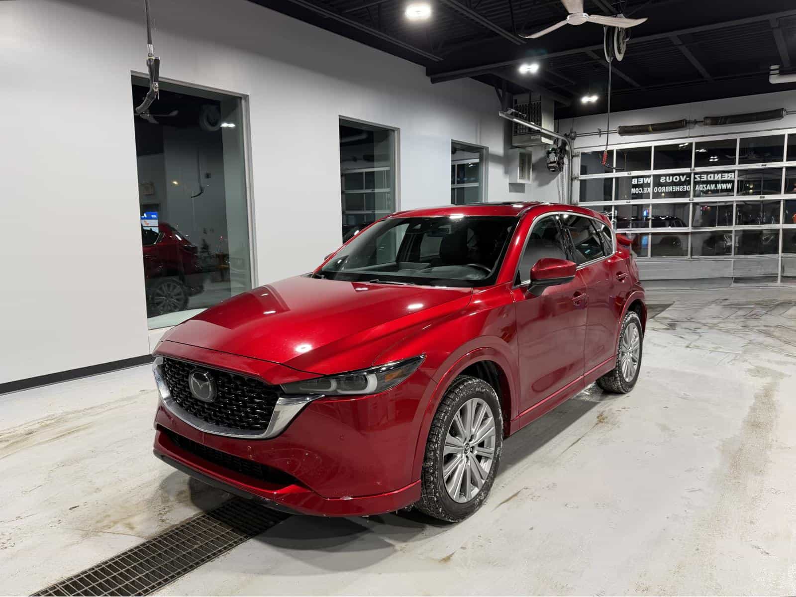 2022 Mazda CX-5 Signature - Image 1