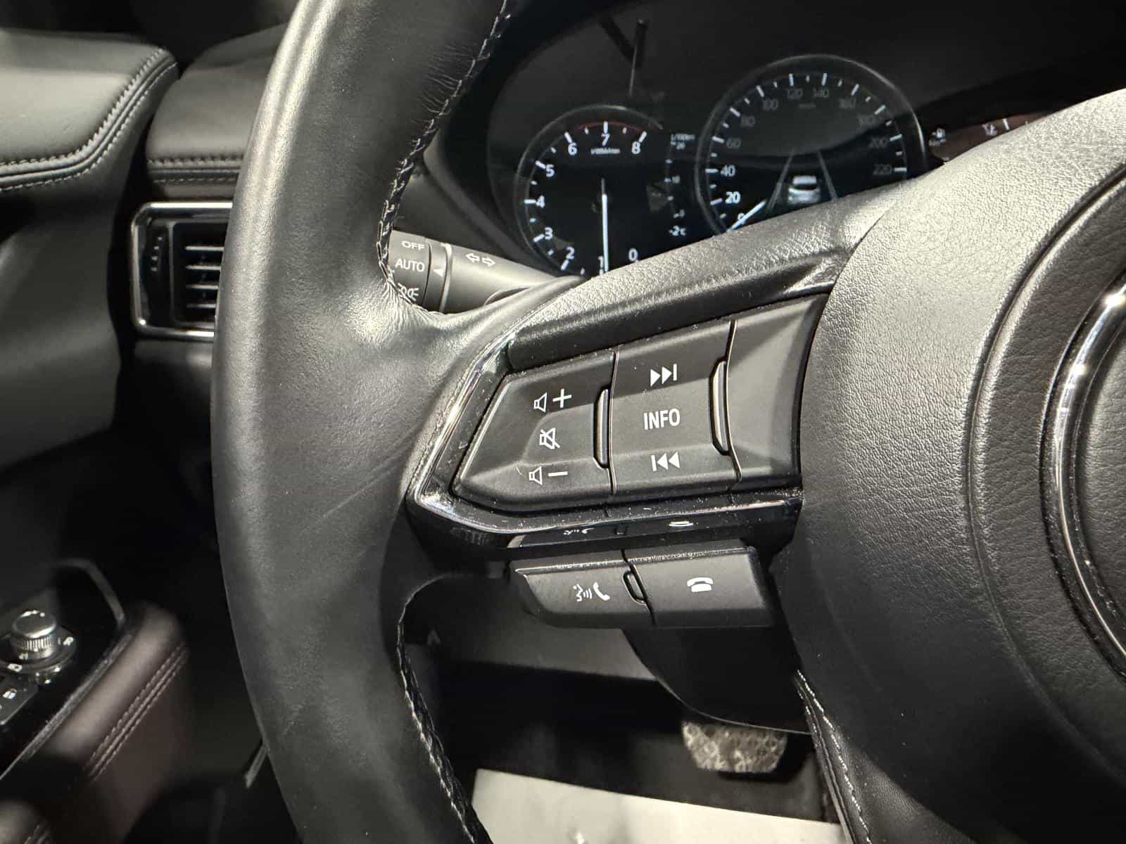 2022 Mazda CX-5 Signature - Image 16