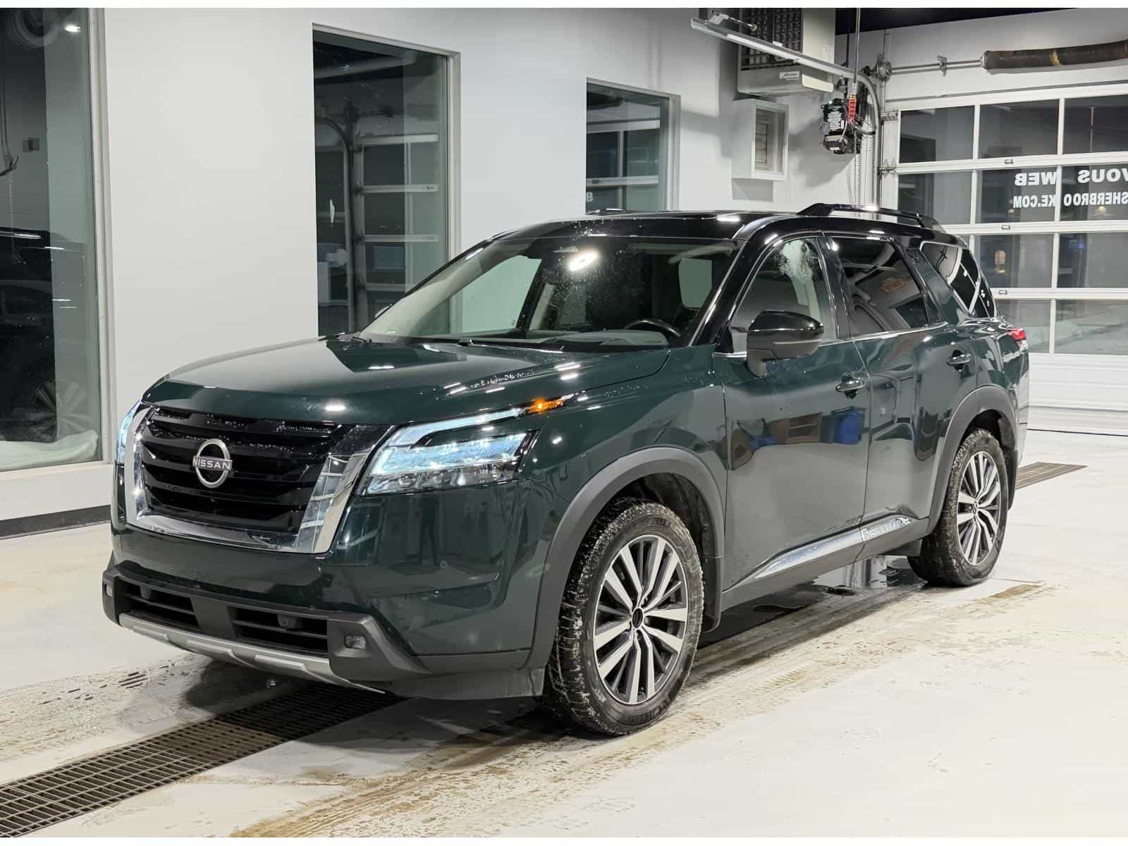 Image 1 Nissan Pathfinder Platinum 2022