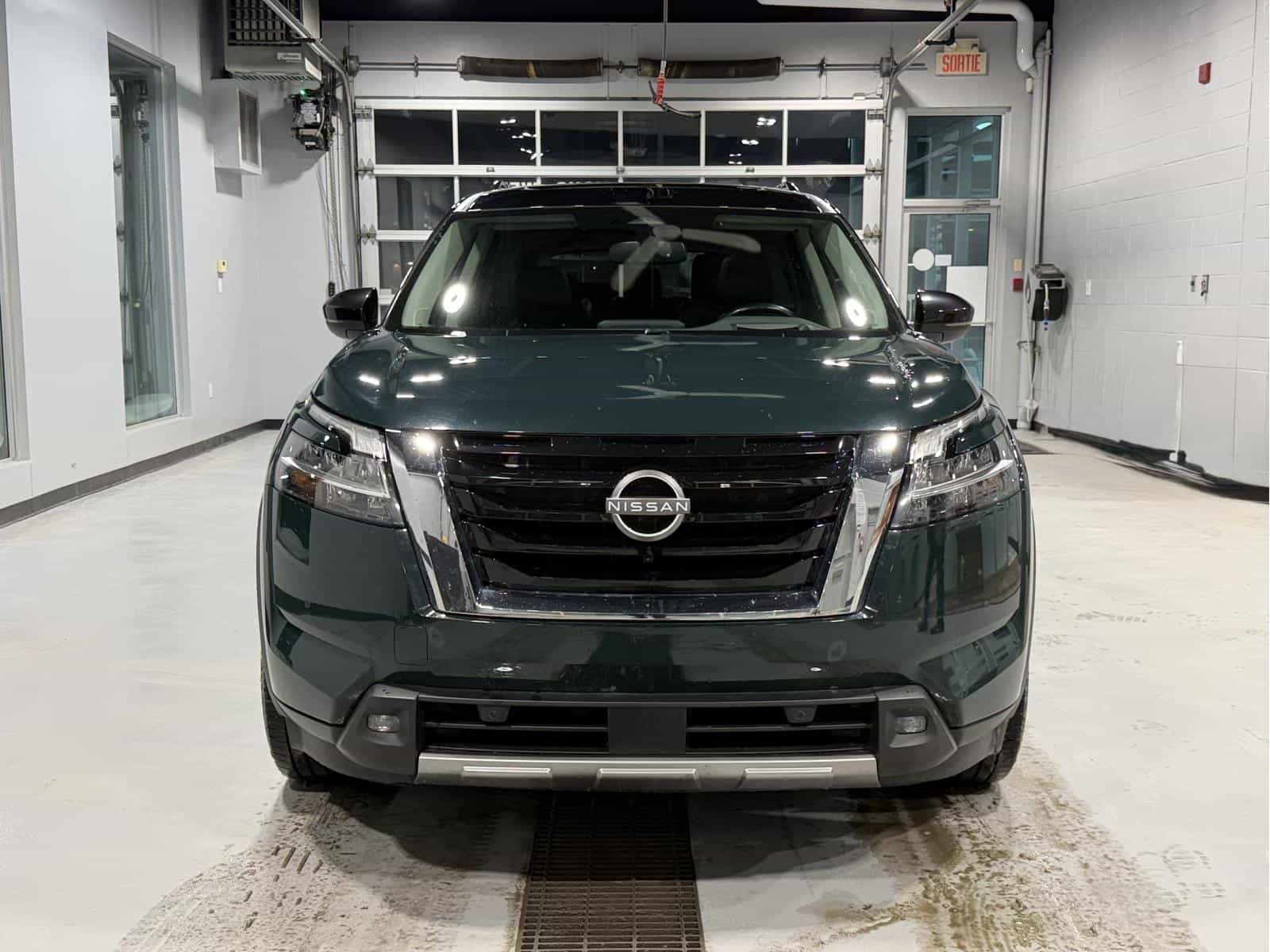 2022 Nissan Pathfinder Platinum - Image 7