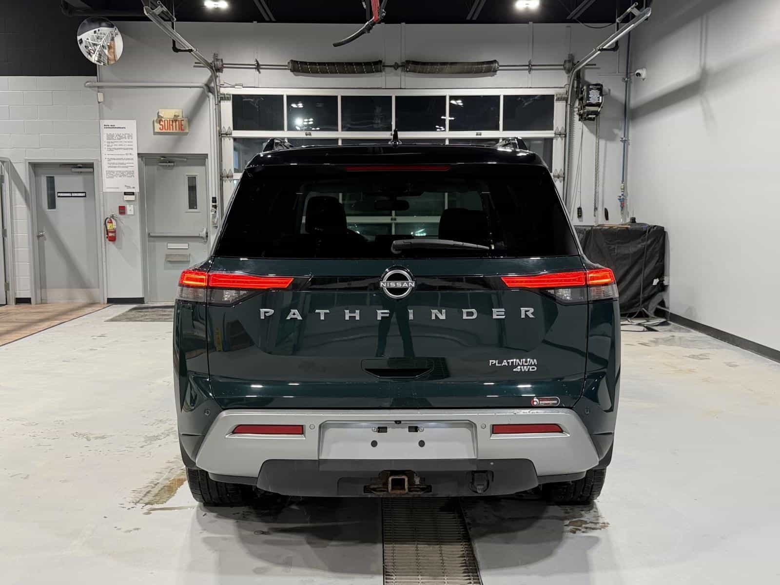 2022 Nissan Pathfinder Platinum - Image 5