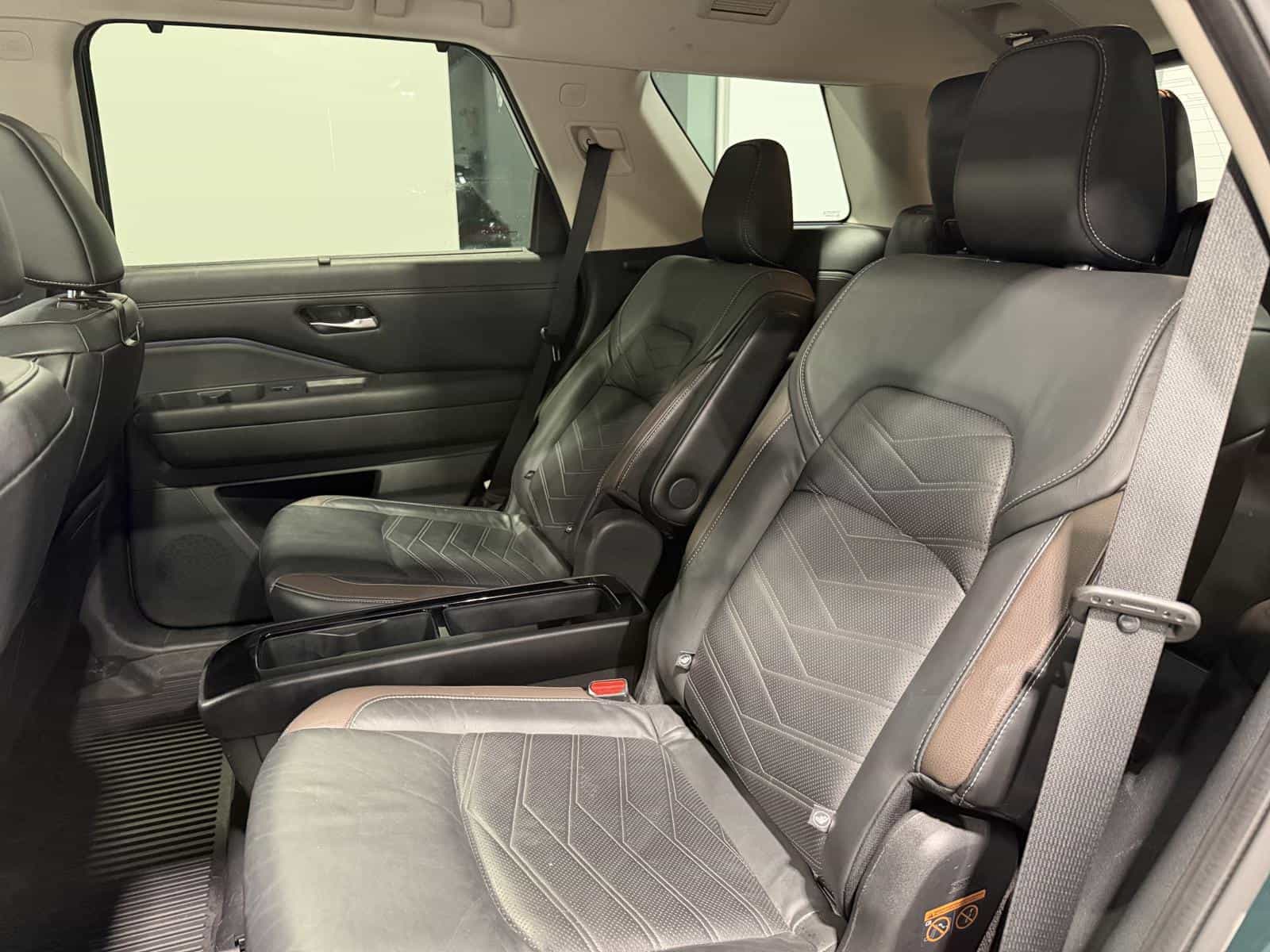 2022 Nissan Pathfinder Platinum - Image 9