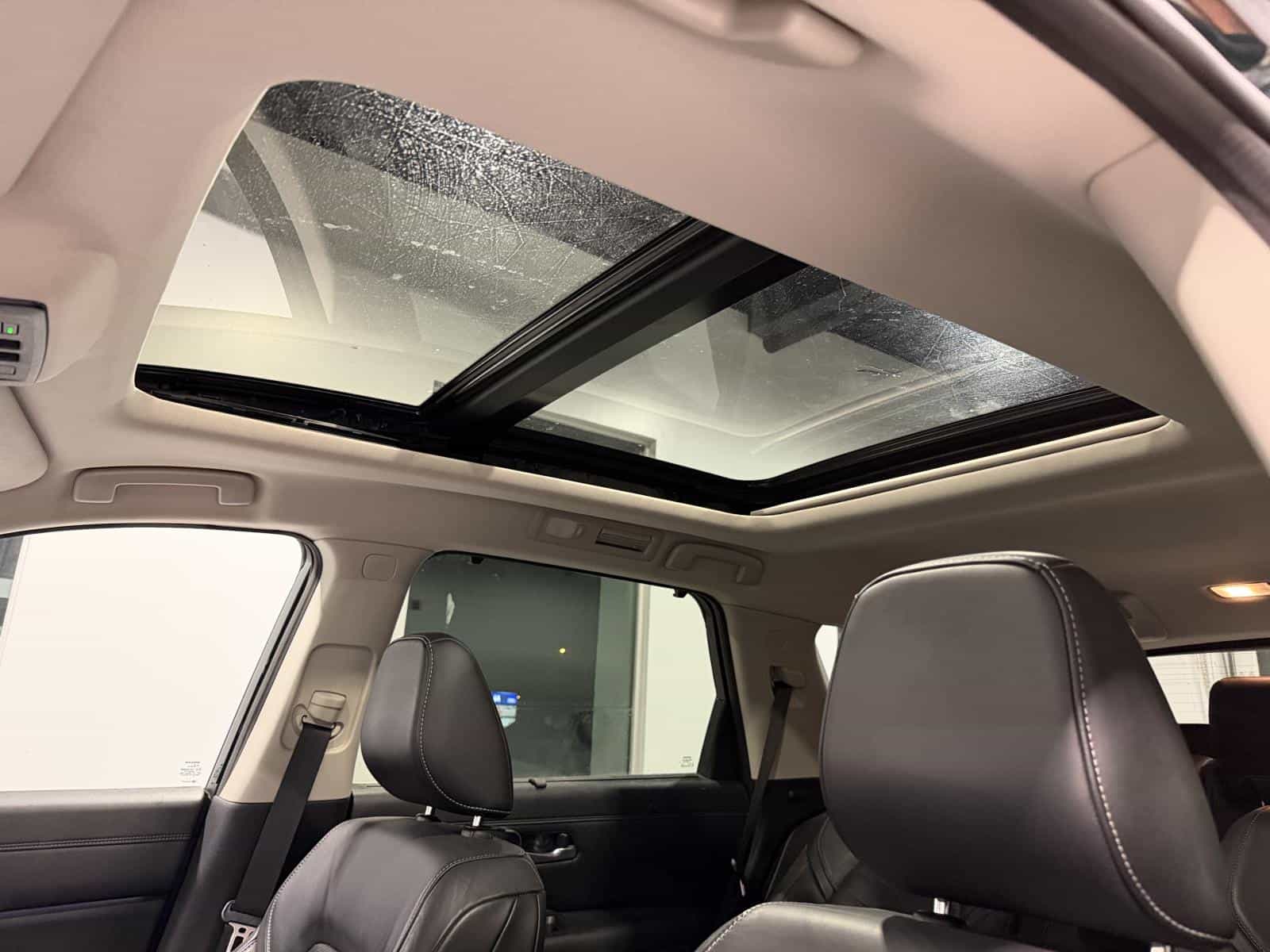 2022 Nissan Pathfinder Platinum - Image 13