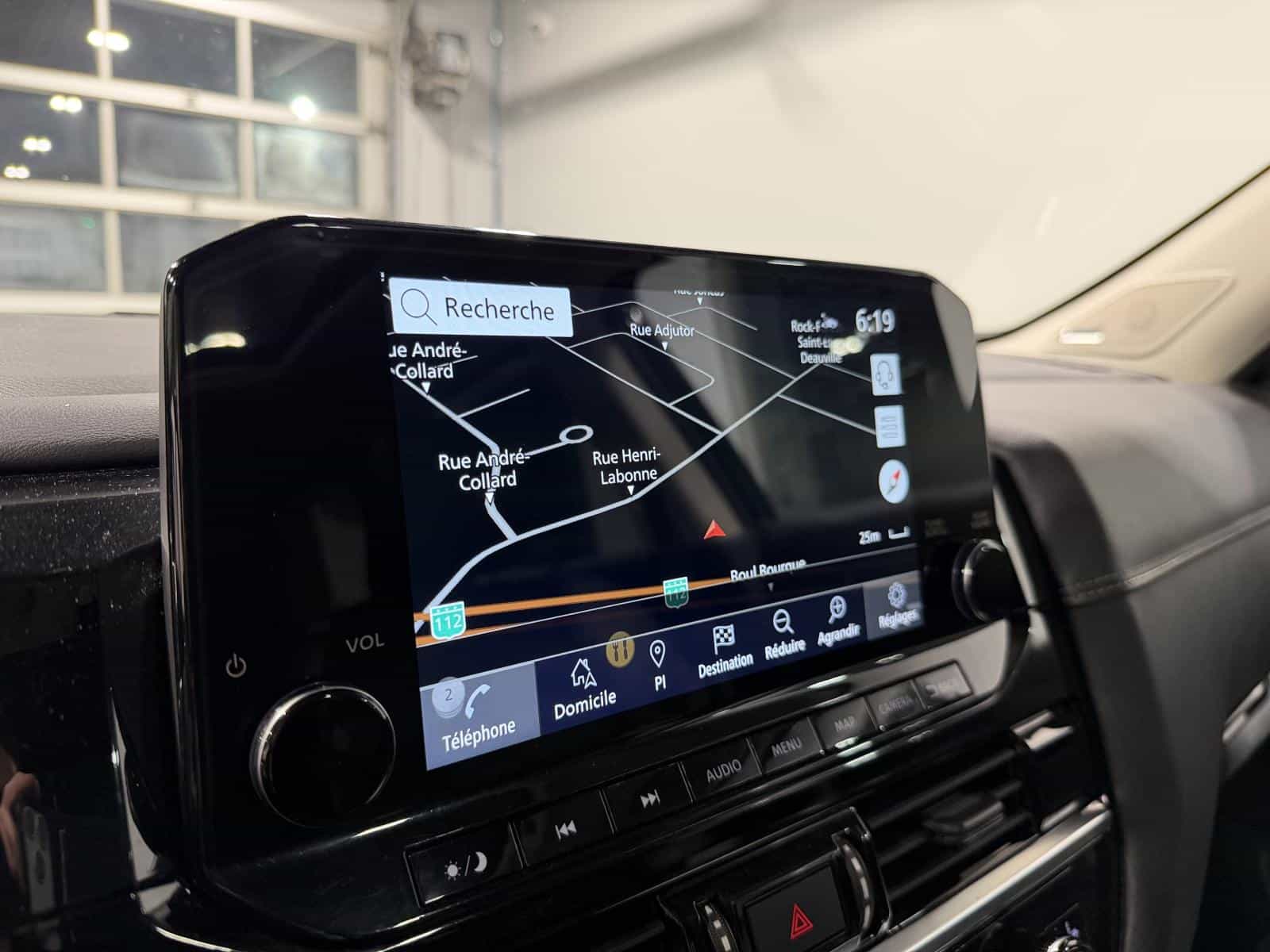 2022 Nissan Pathfinder Platinum - Image 19