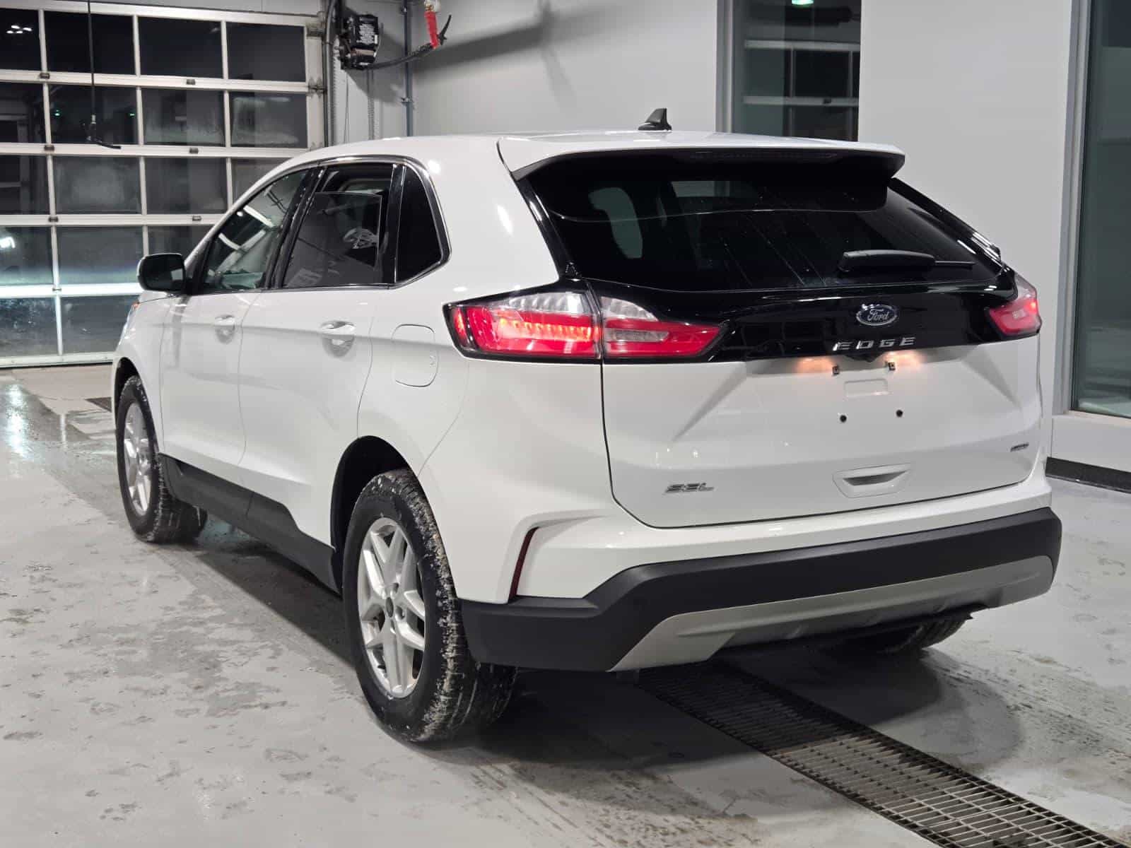 2023 Ford Edge SEL - Image 3