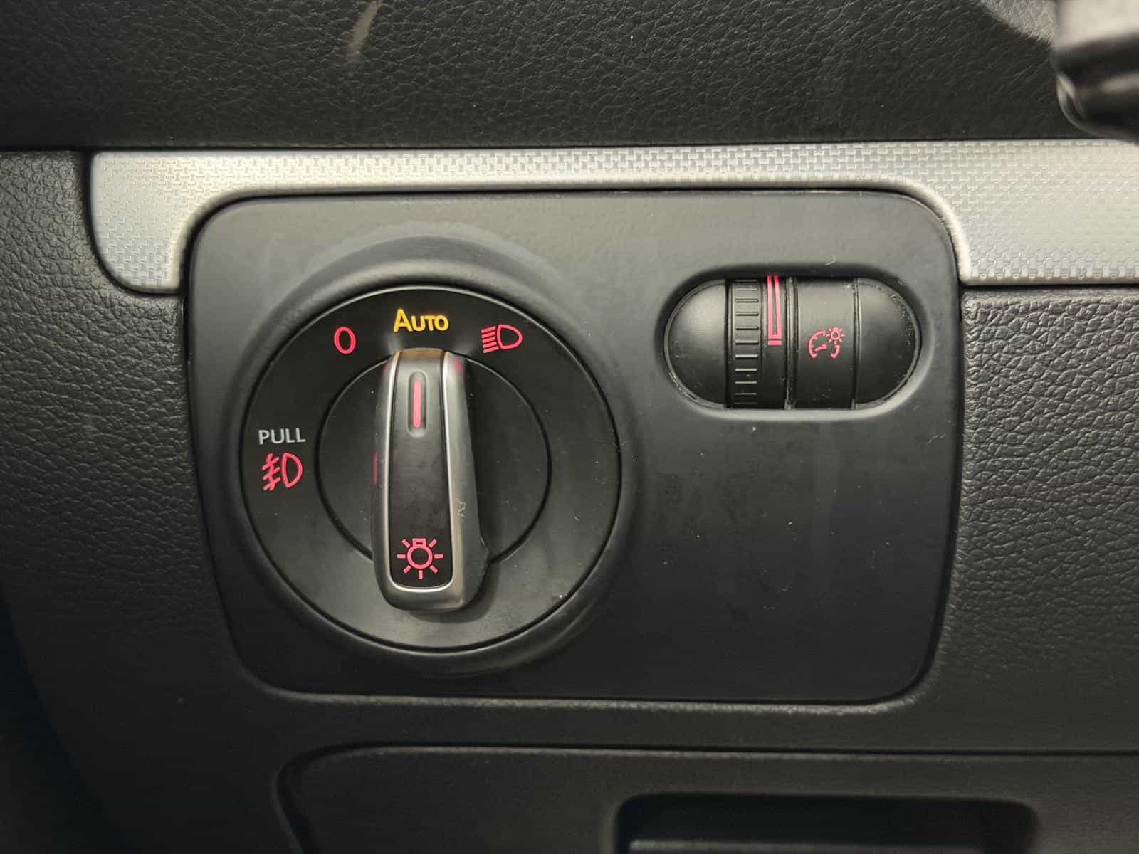 2015 Volkswagen Eos Wolfsburg - Image 13