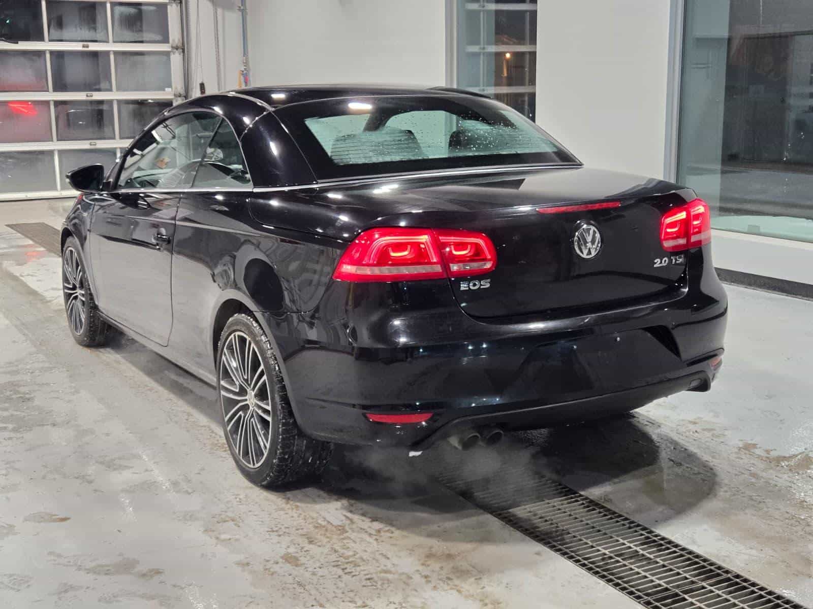 2015 Volkswagen Eos Wolfsburg - Image 3